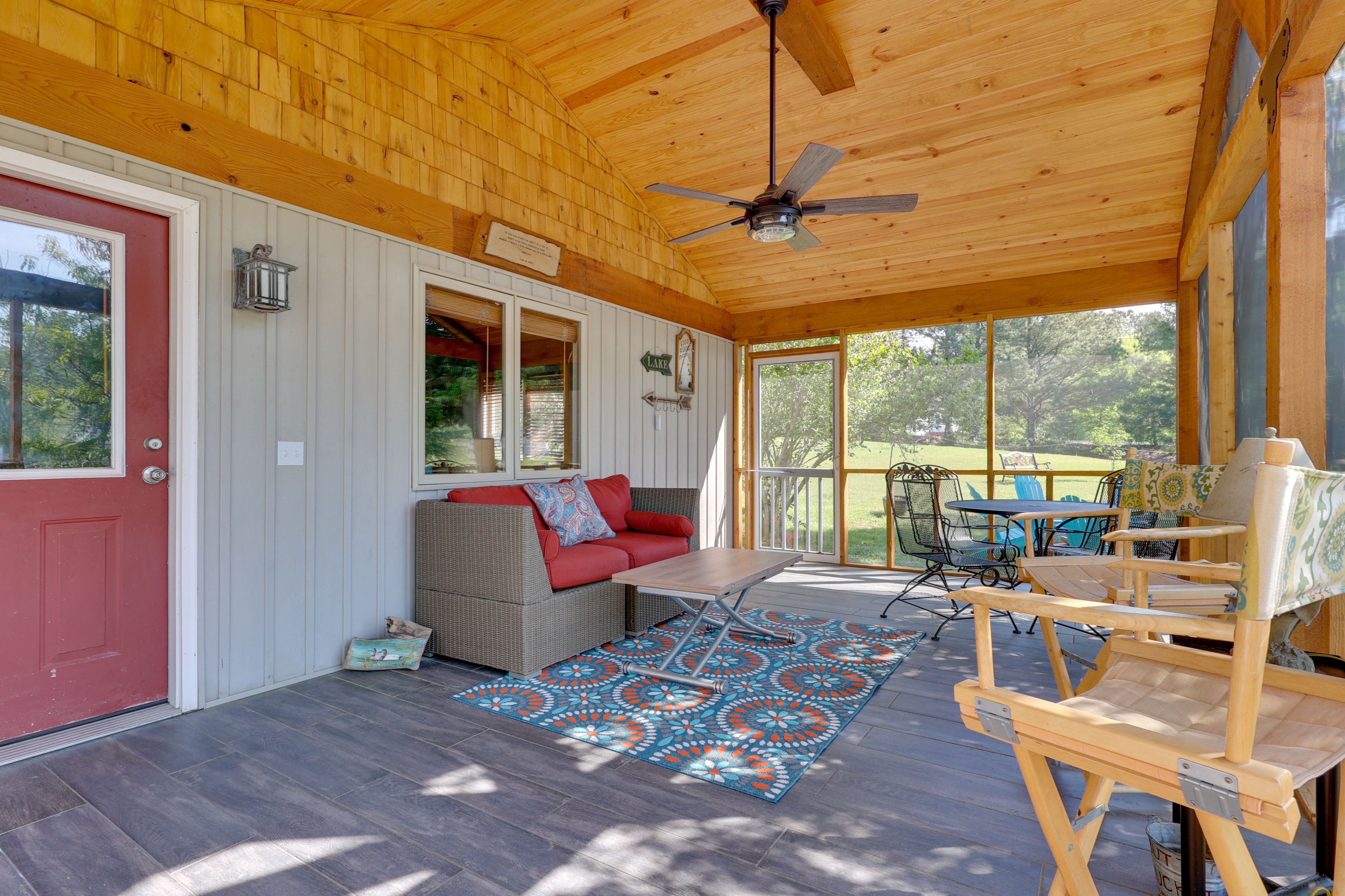 Screened-In Patio | Outdoor Dining