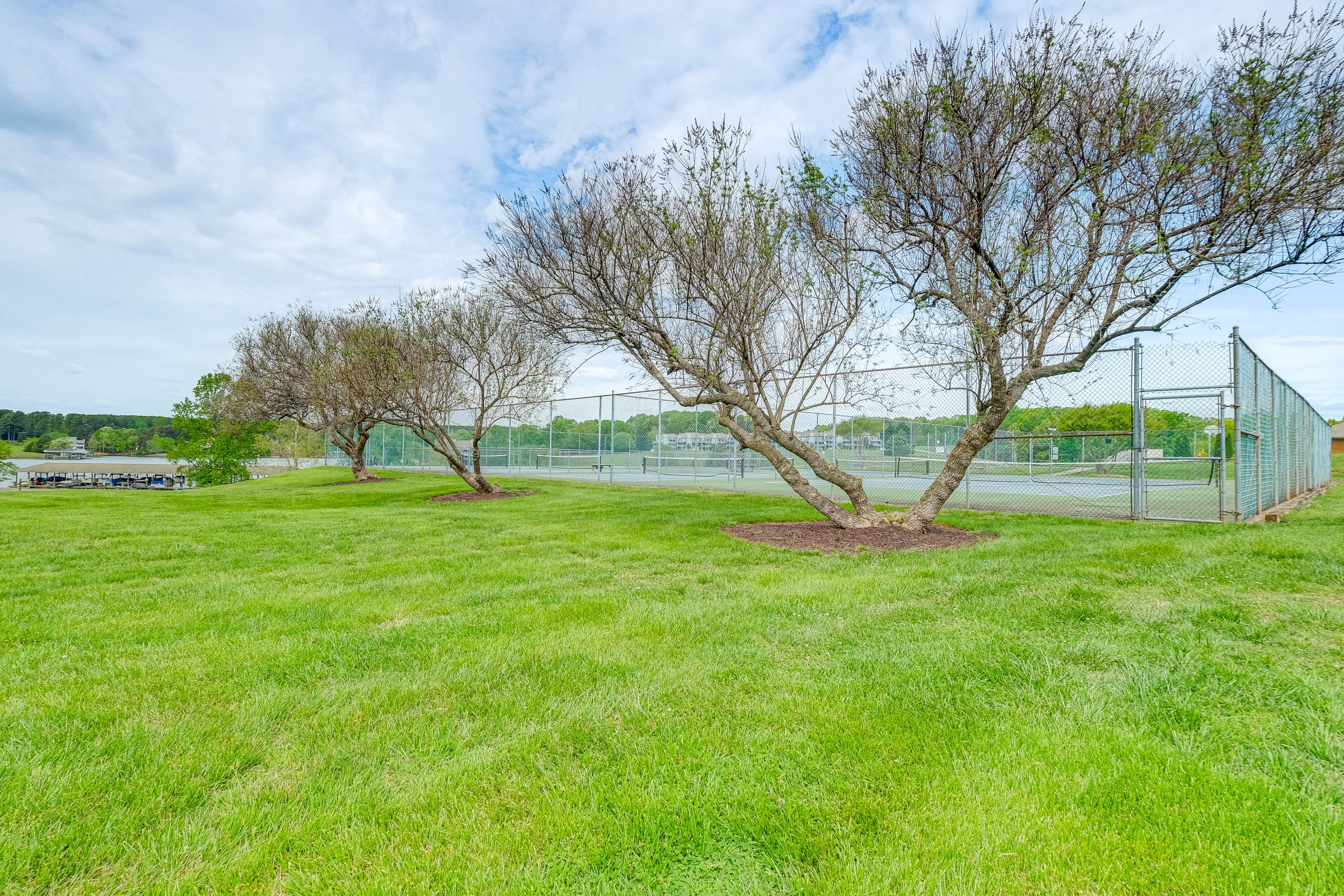 Community Amenities | Tennis & Basketball Courts