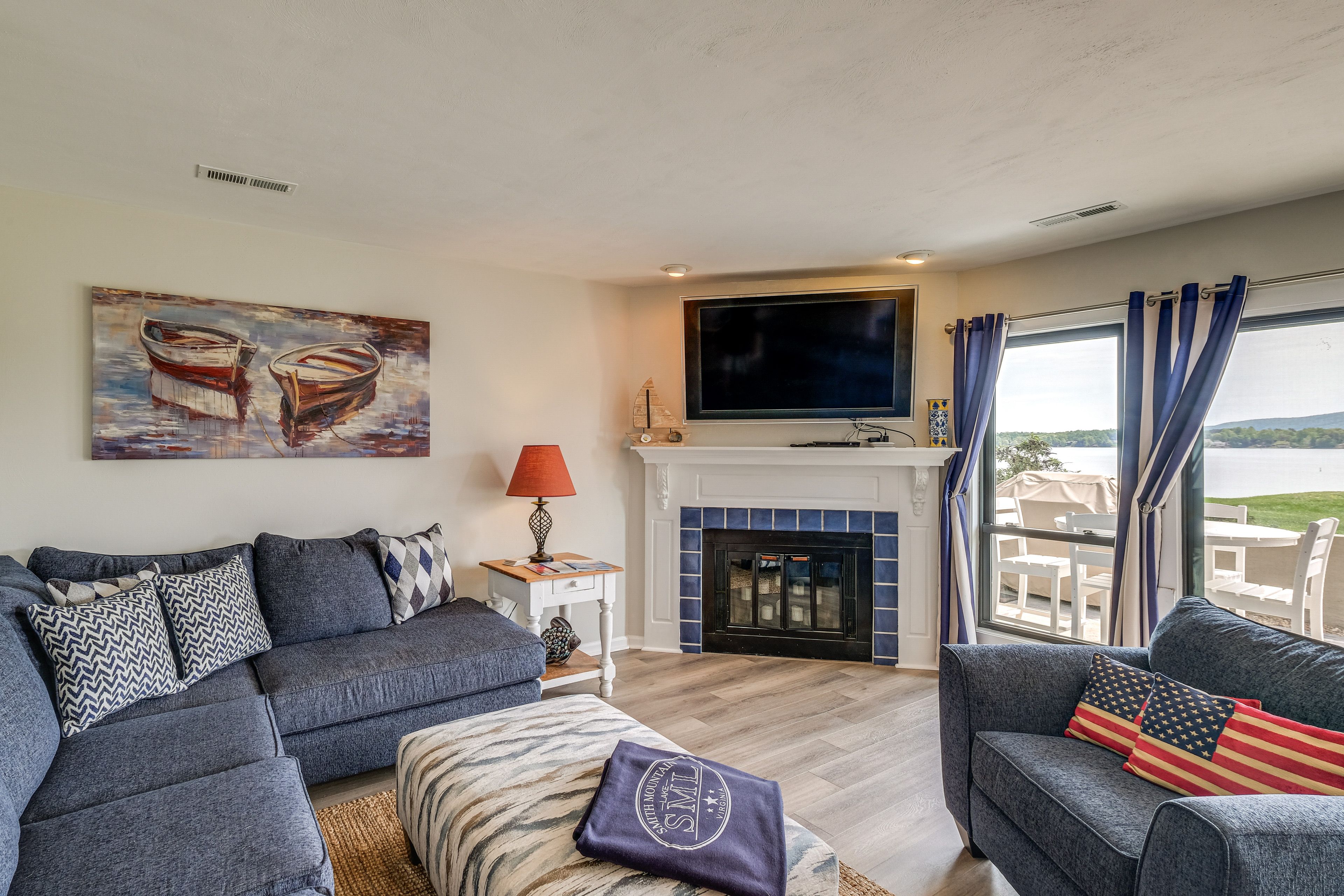 Living Room | Flat-Screen TV | Decorative Fireplace