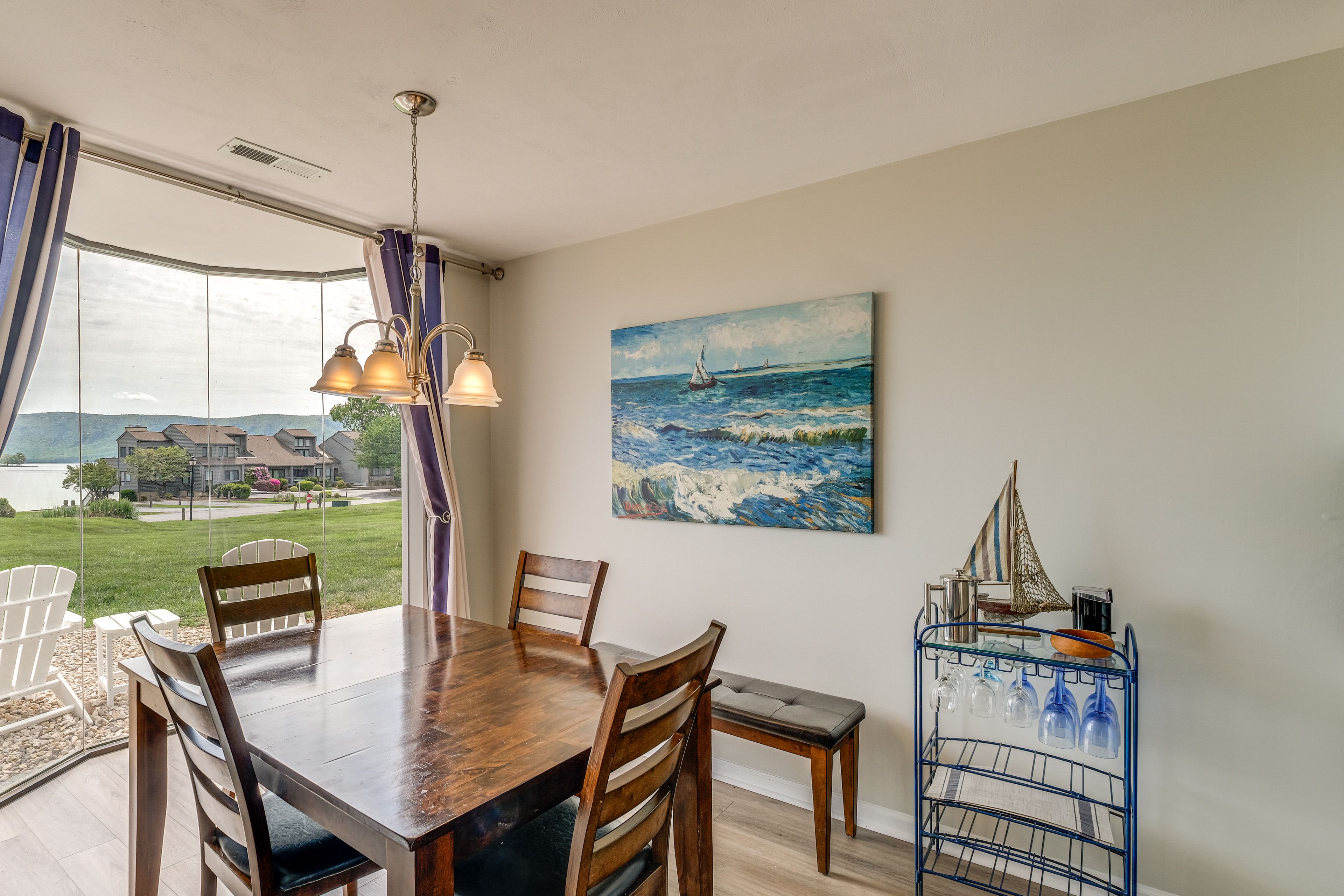 Dining Area | Dishes & Flatware Provided