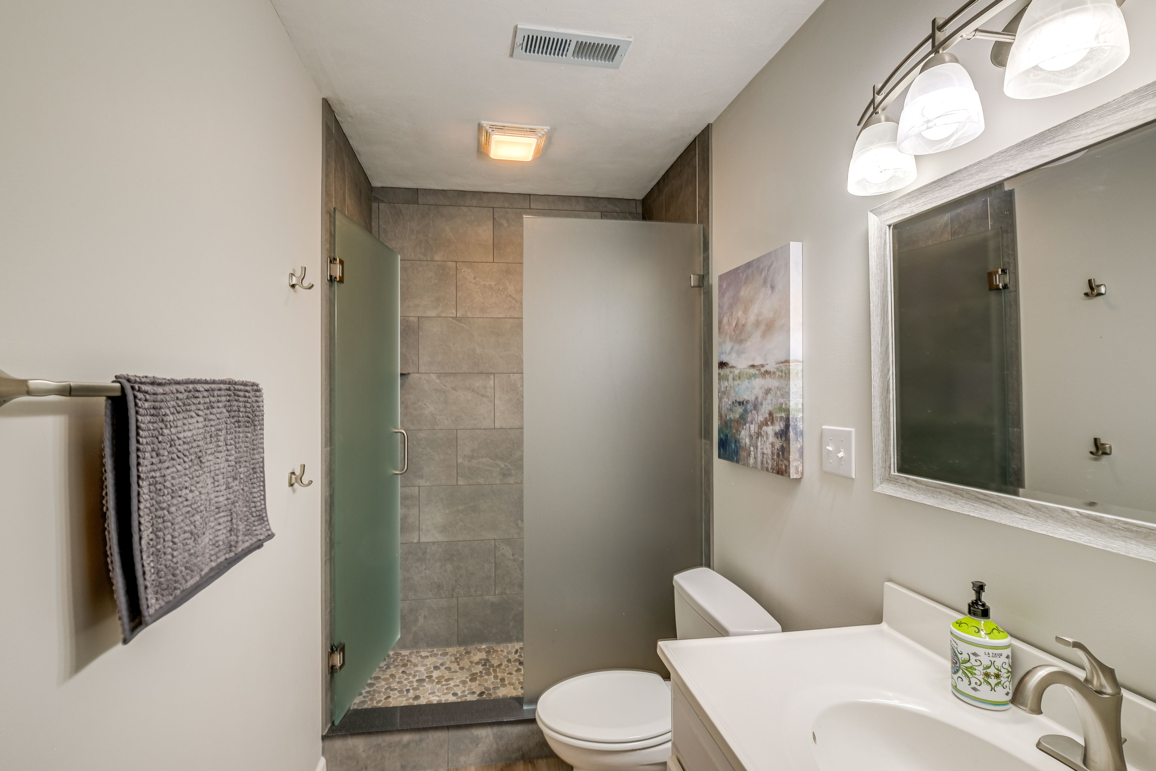 En-Suite Bathroom | Towels & Linens Provided