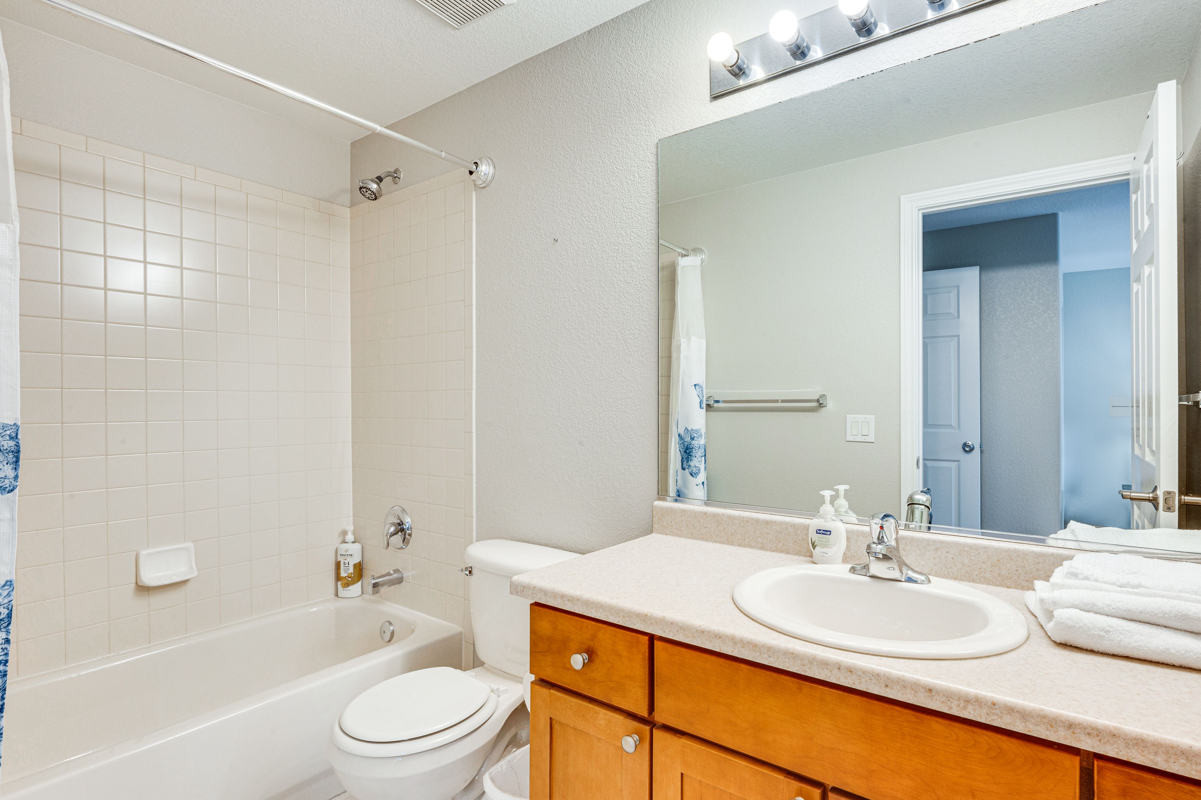 En-Suite Bathroom | 2nd Floor