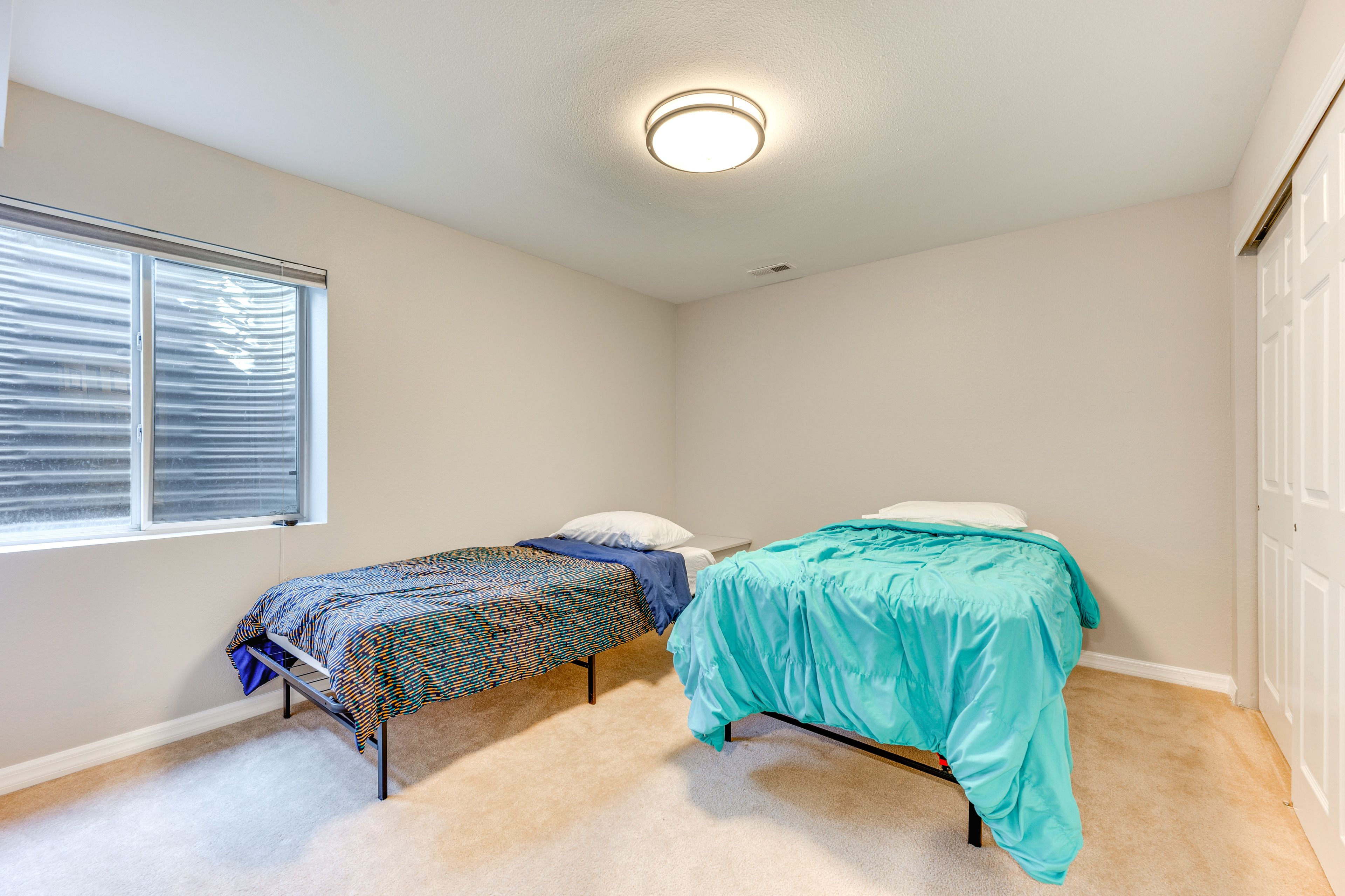 Bedroom 6 | 2 Twin Beds | Basement