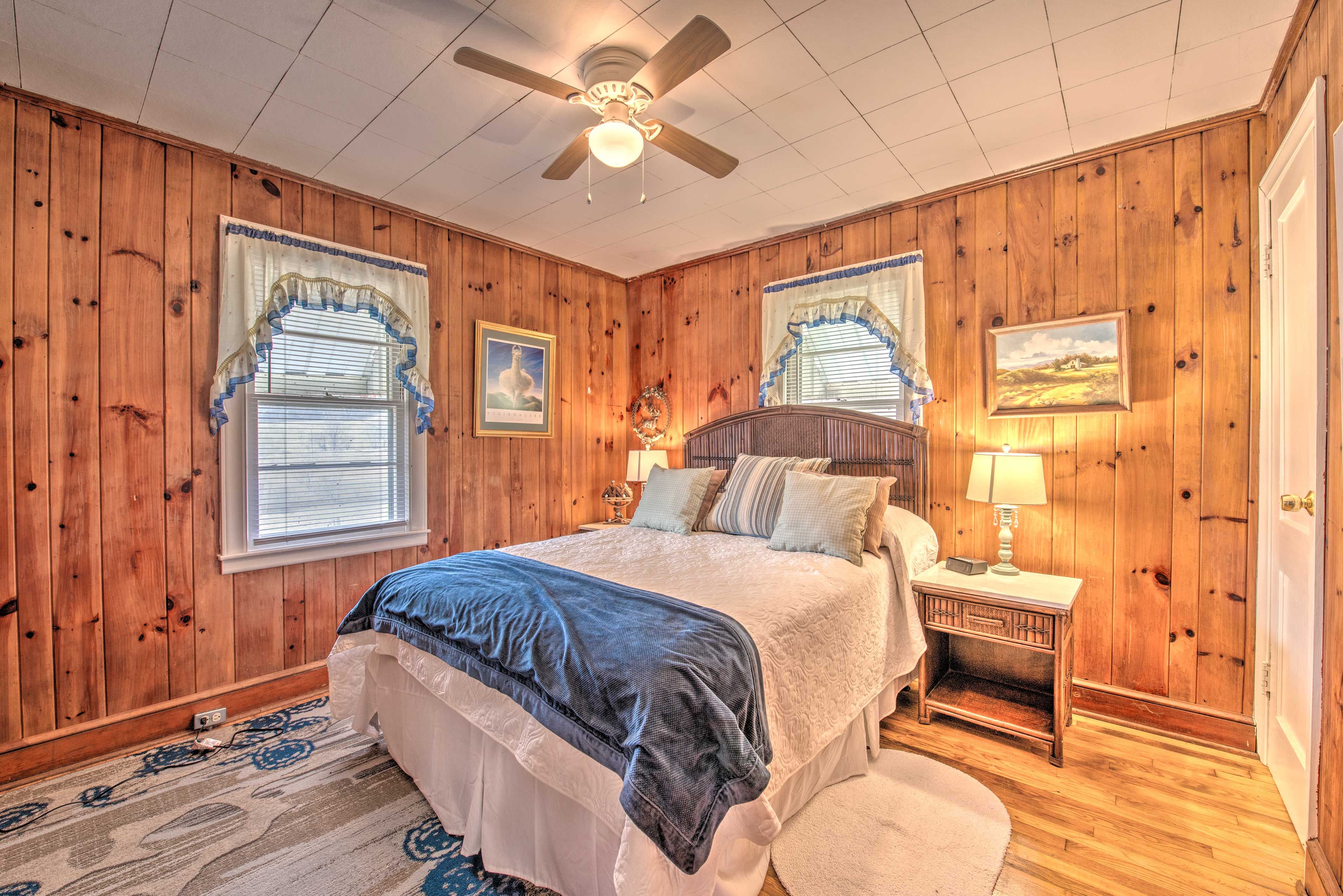 Bedroom 1 | Queen Bed | Linens Provided