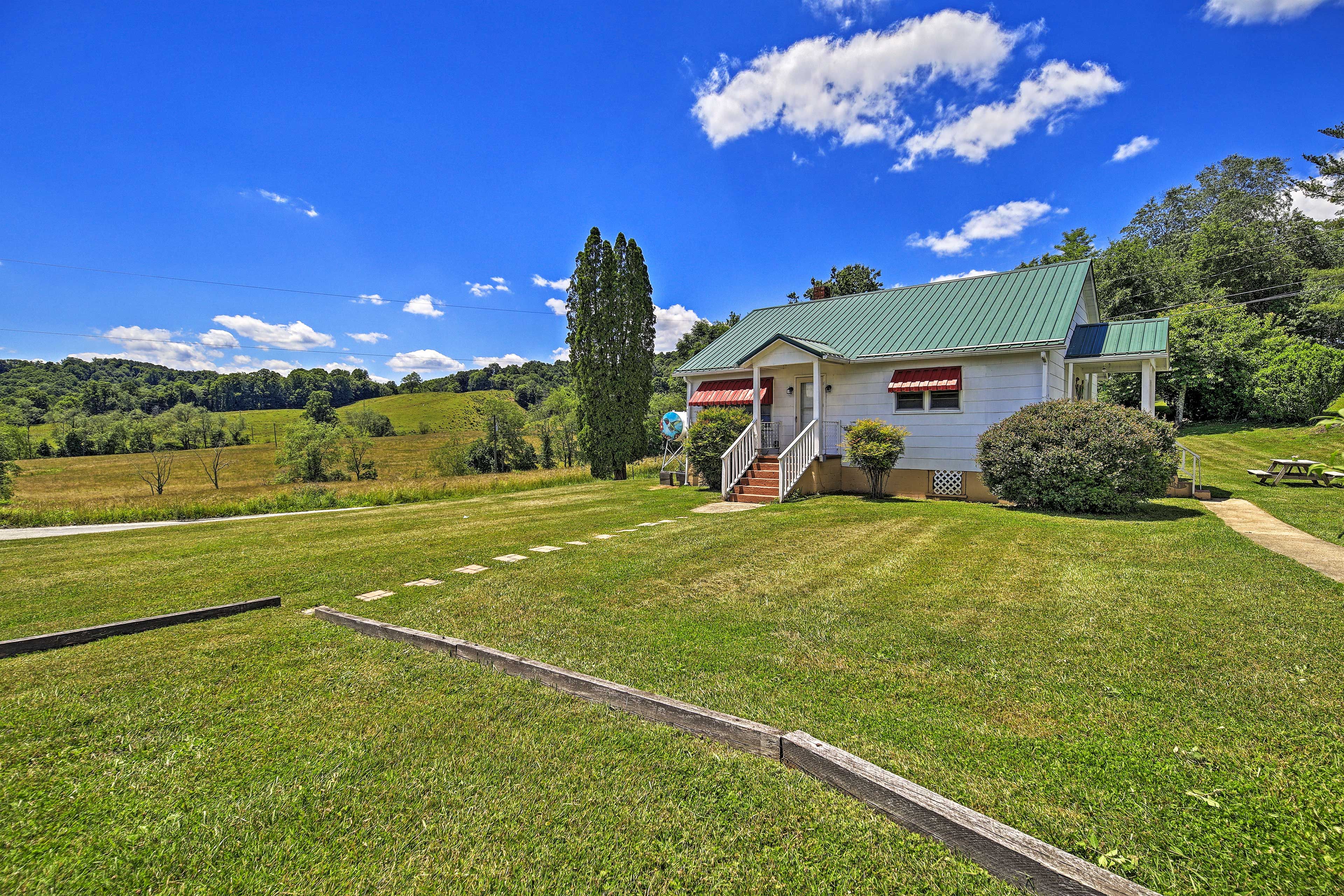Independence Vacation Rental Cottage | 2BR | 1BA | Stairs Required