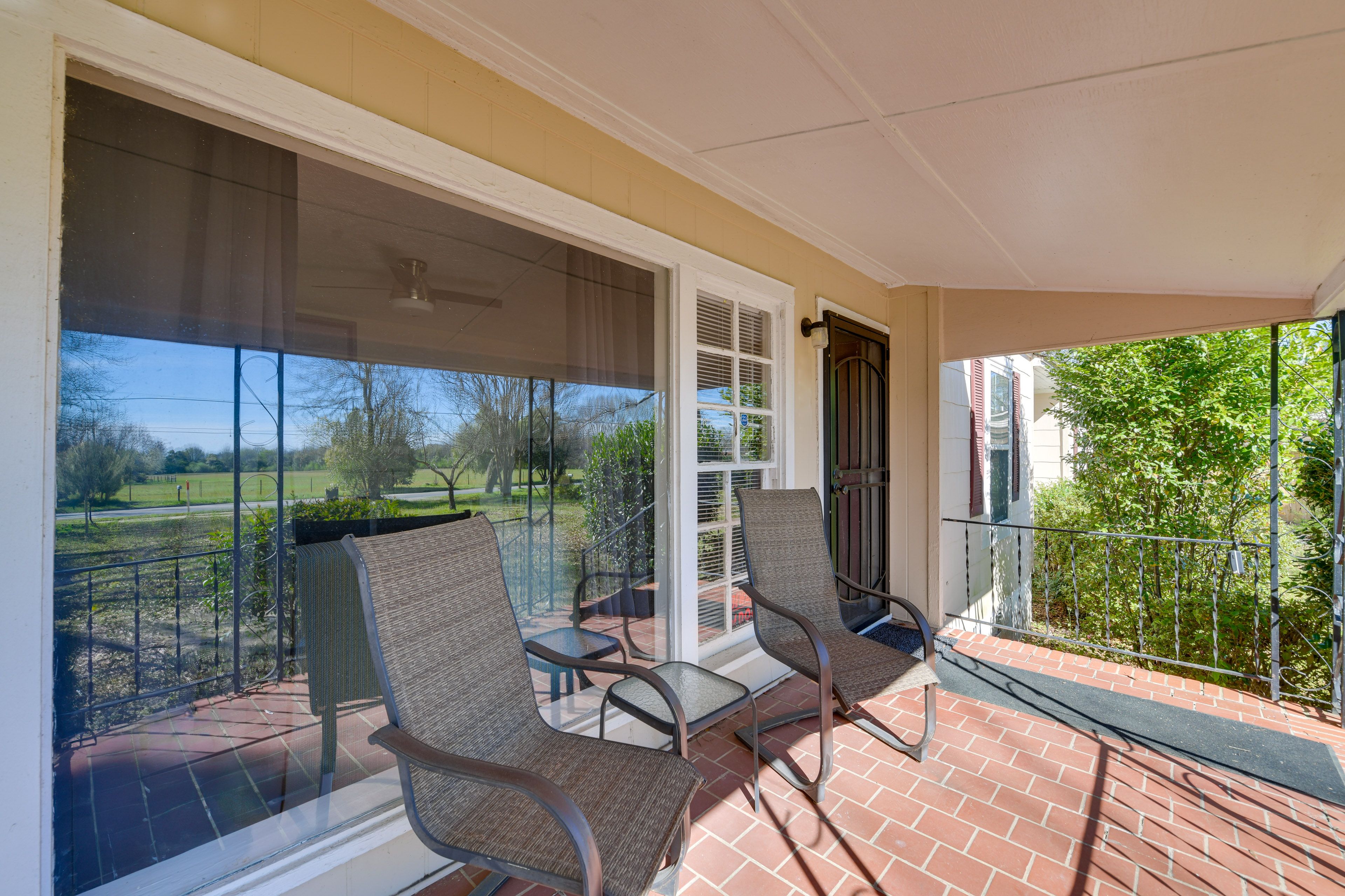 Covered Porch | Outdoor Dining