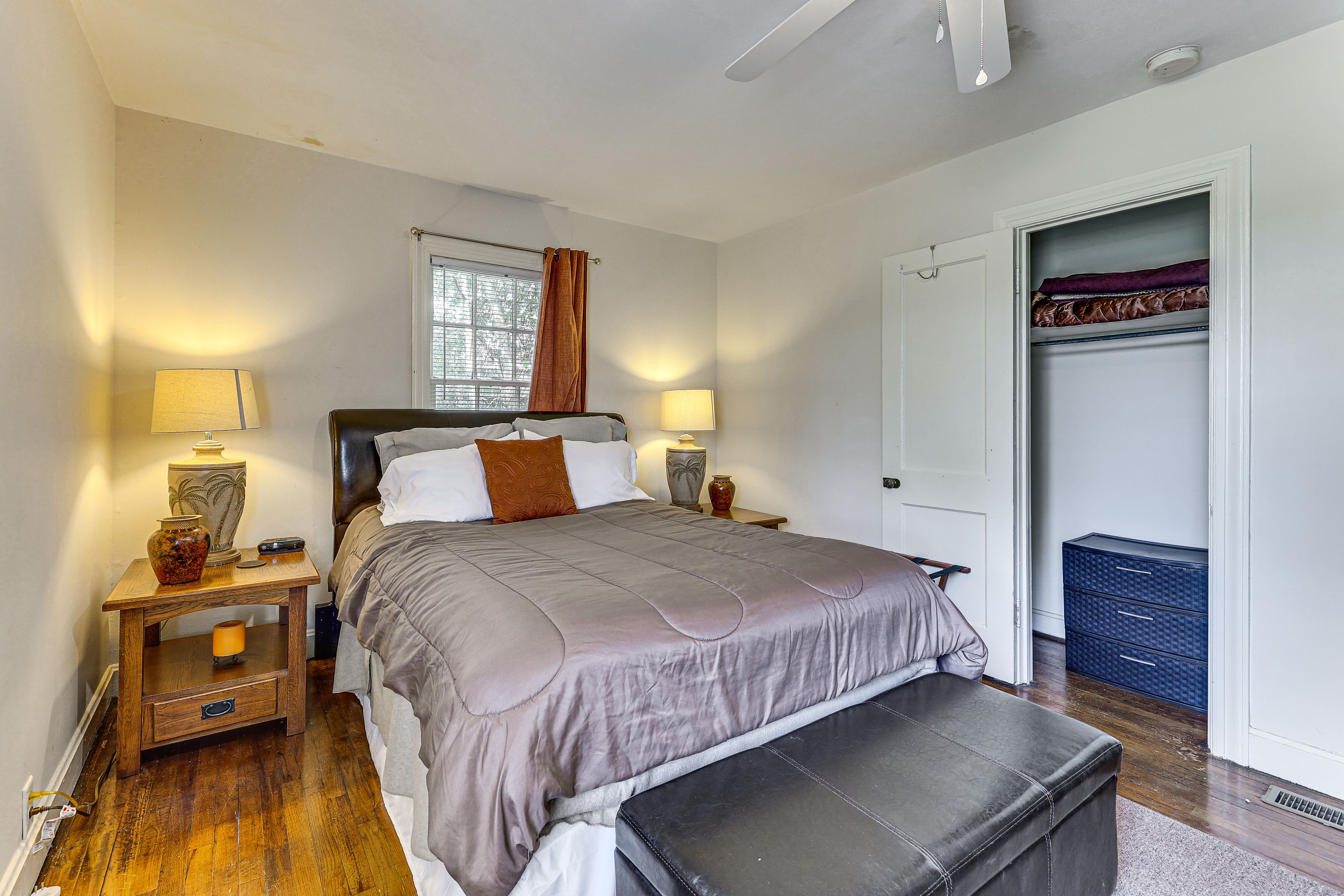 Bedroom 2 | Queen Bed