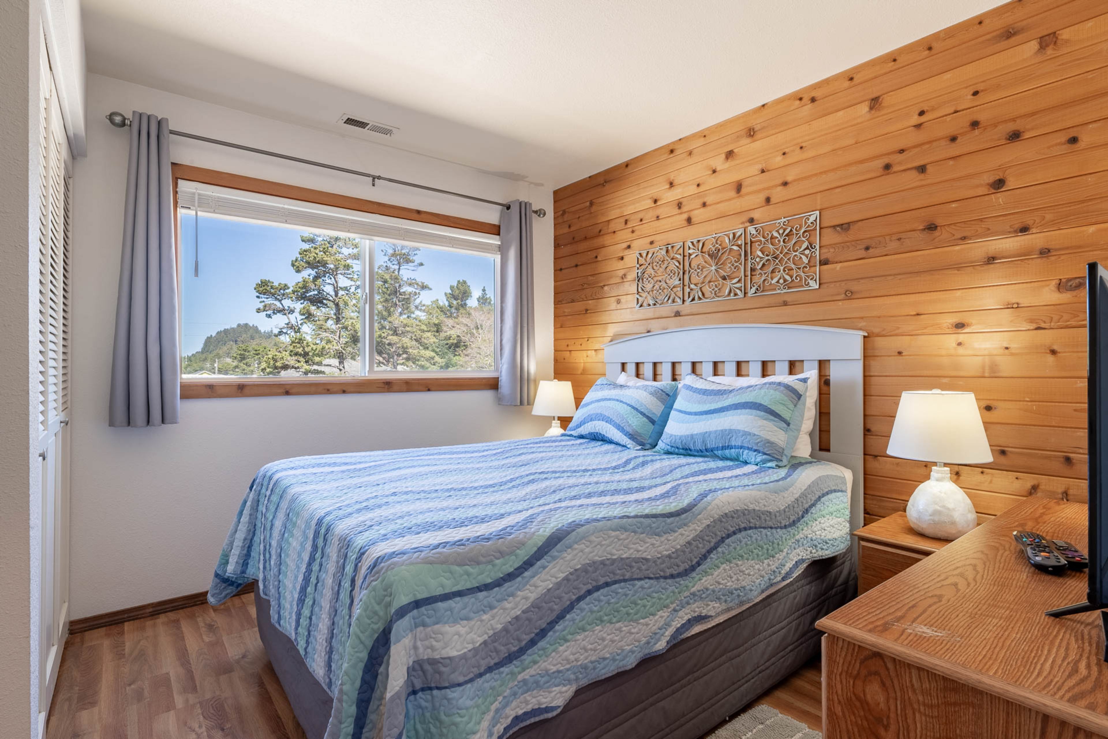 Bedroom 2 | Queen Bed | Walk-In Closet