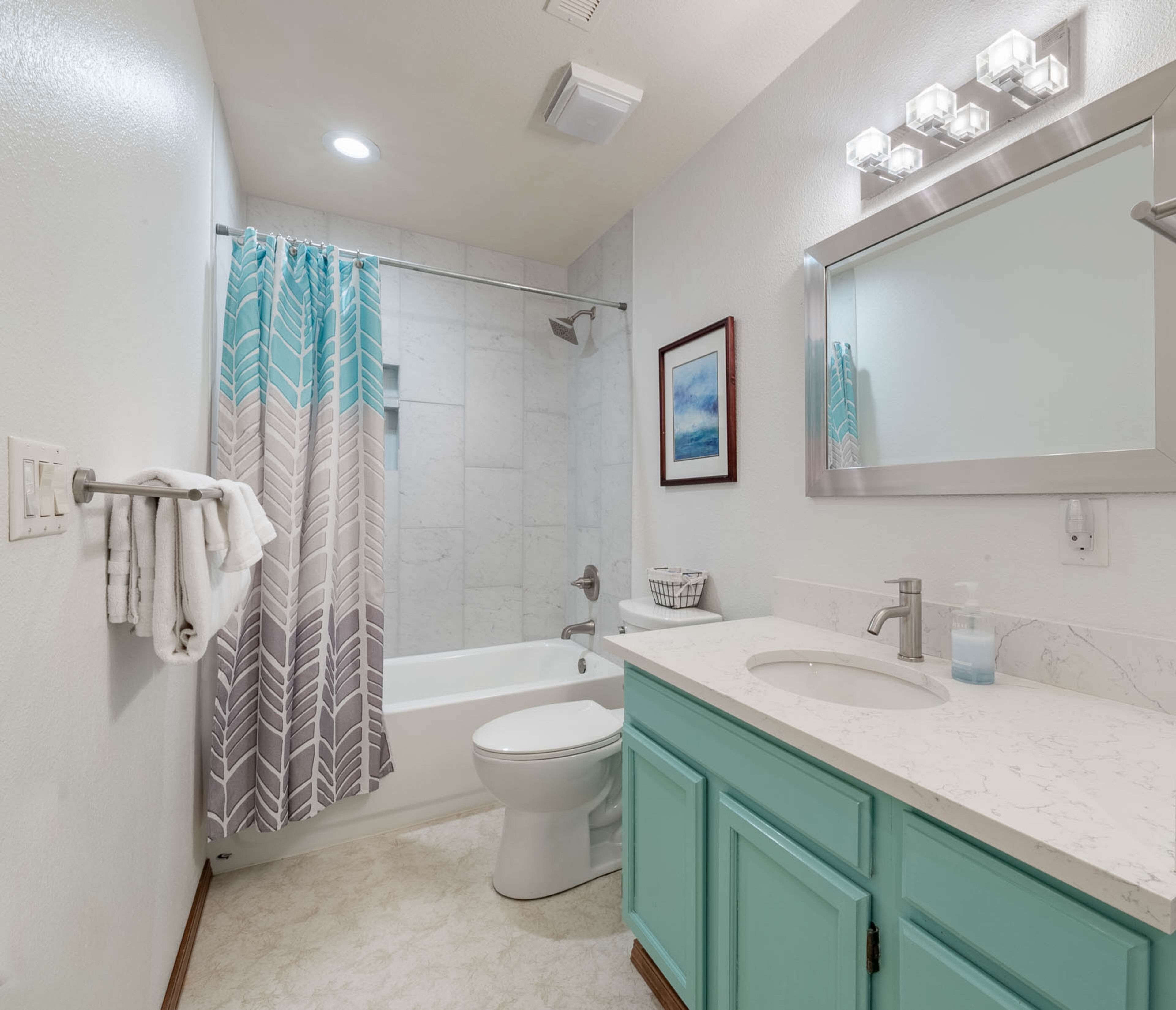Full Bathroom | Towels & Linens Provided