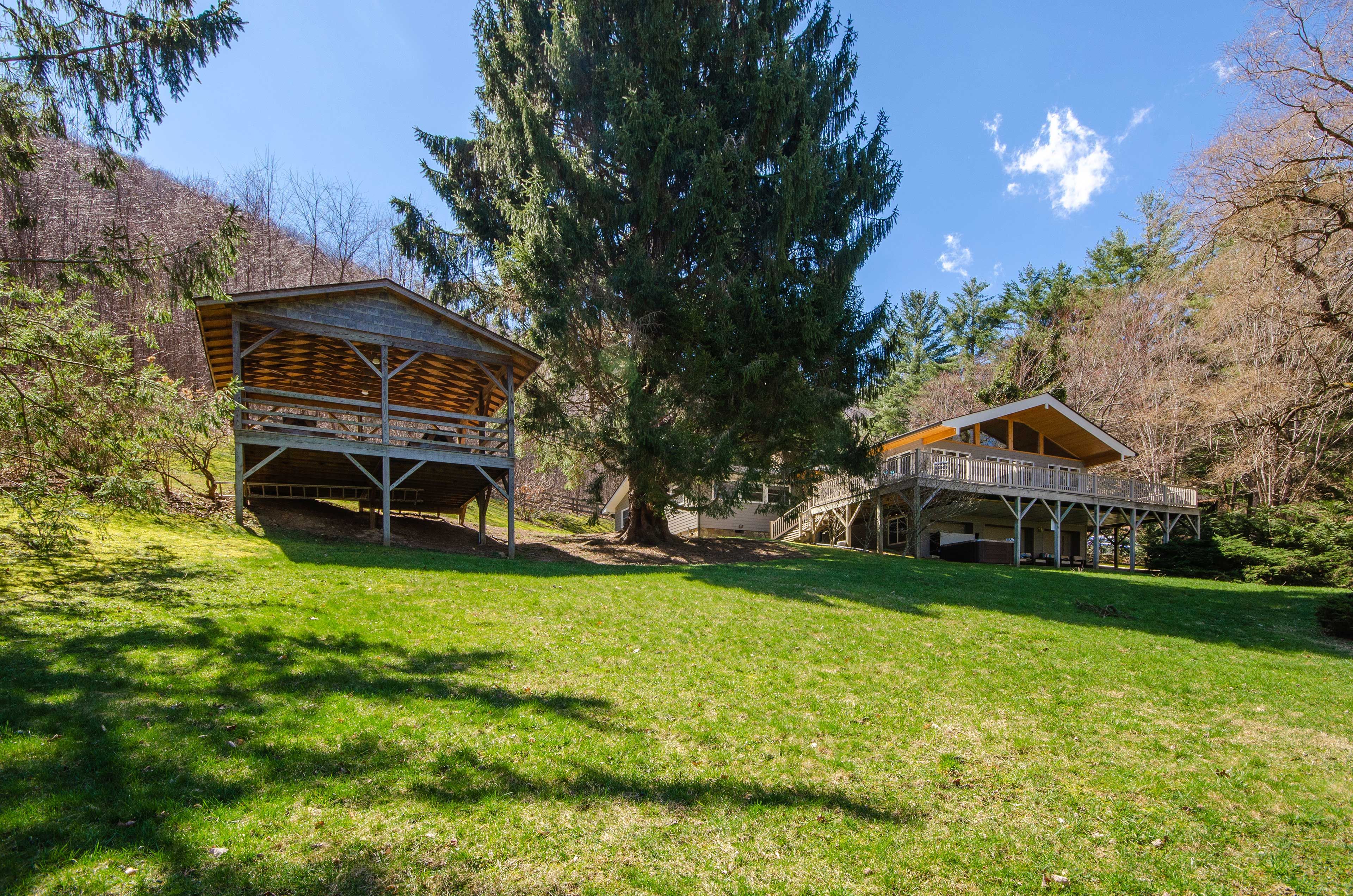 This home boasts a huge yard for the kiddos to play in.