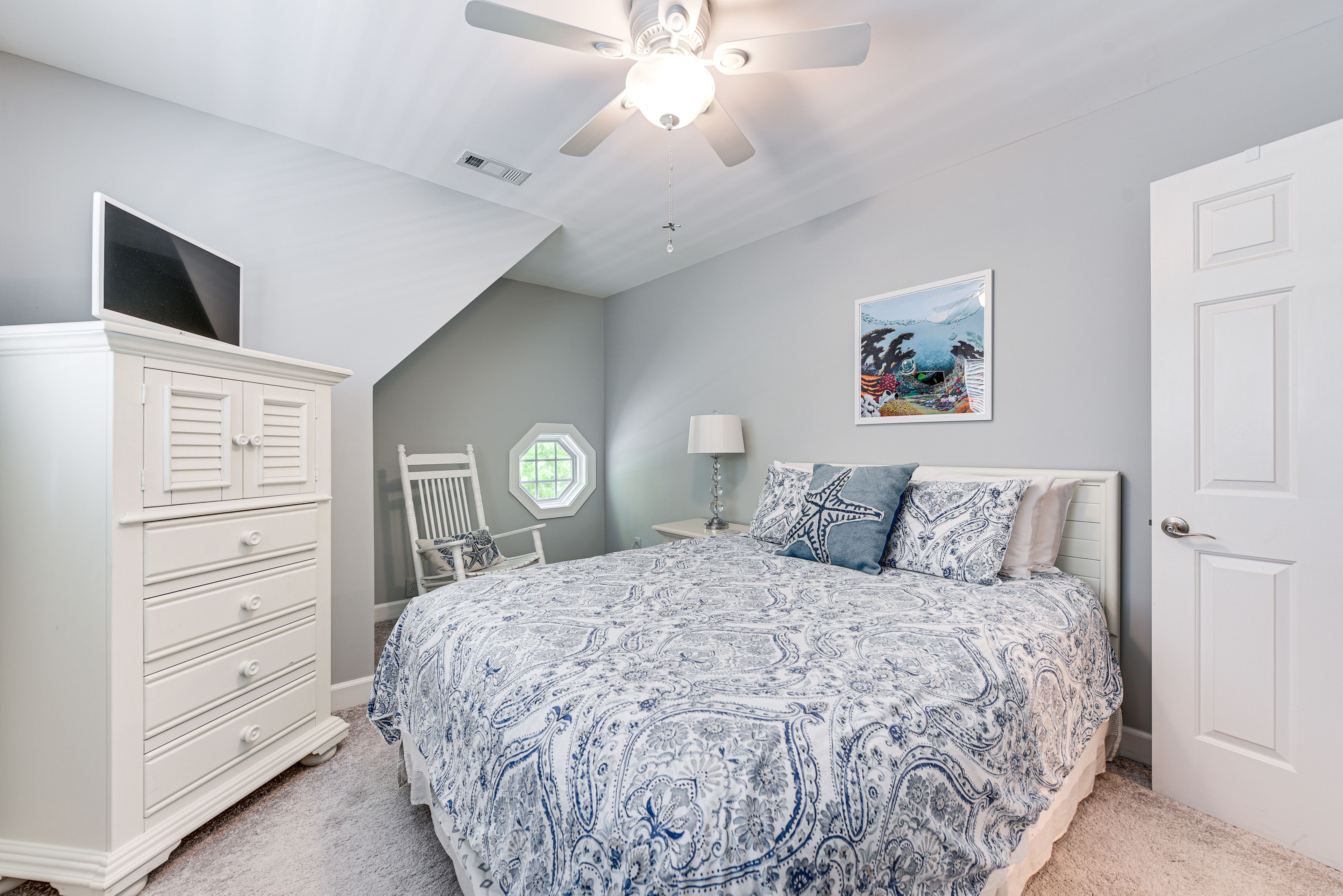 Bedroom 3 | Queen Bed
