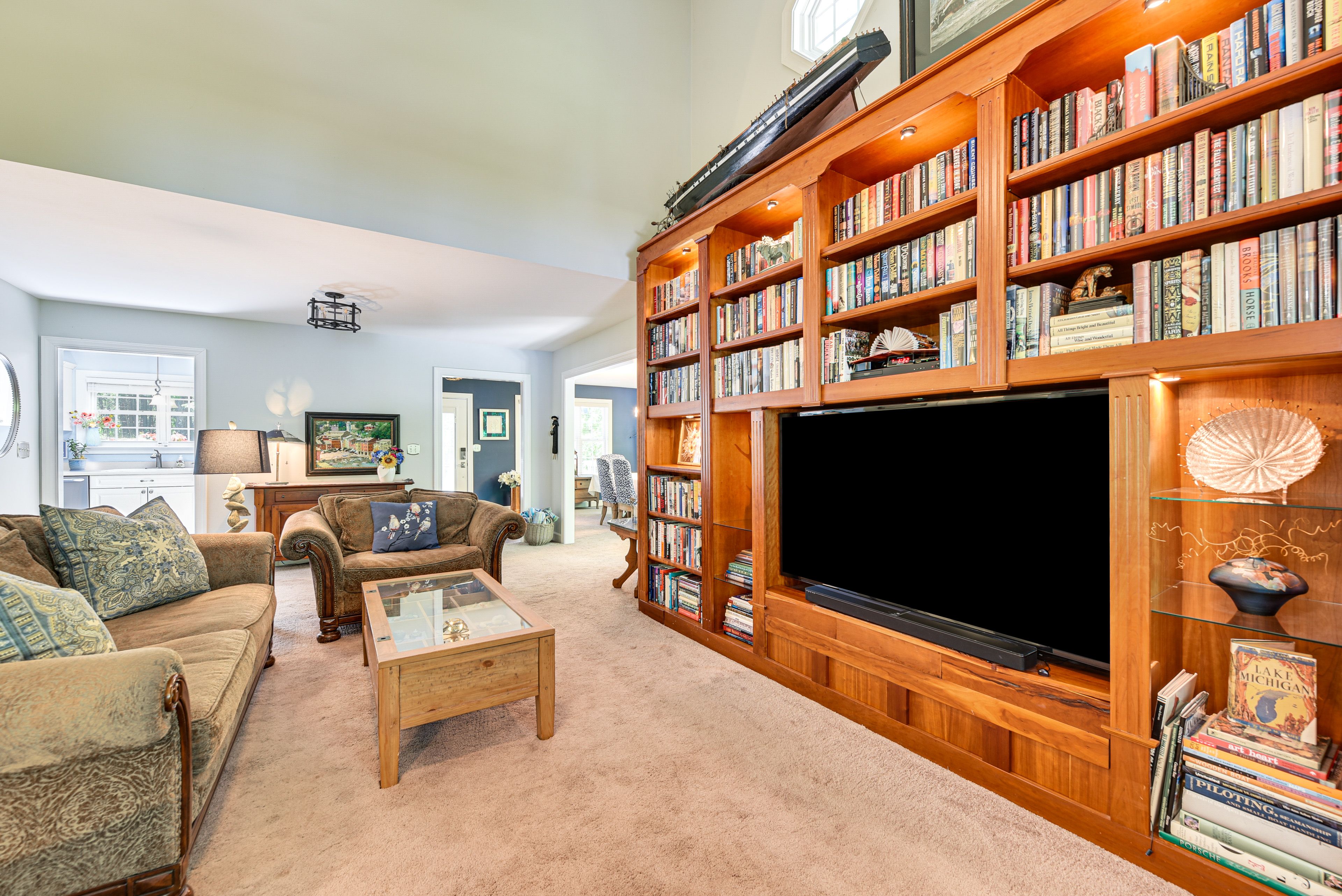 Living Room | Smart TV | Air Conditioning | Free WiFi