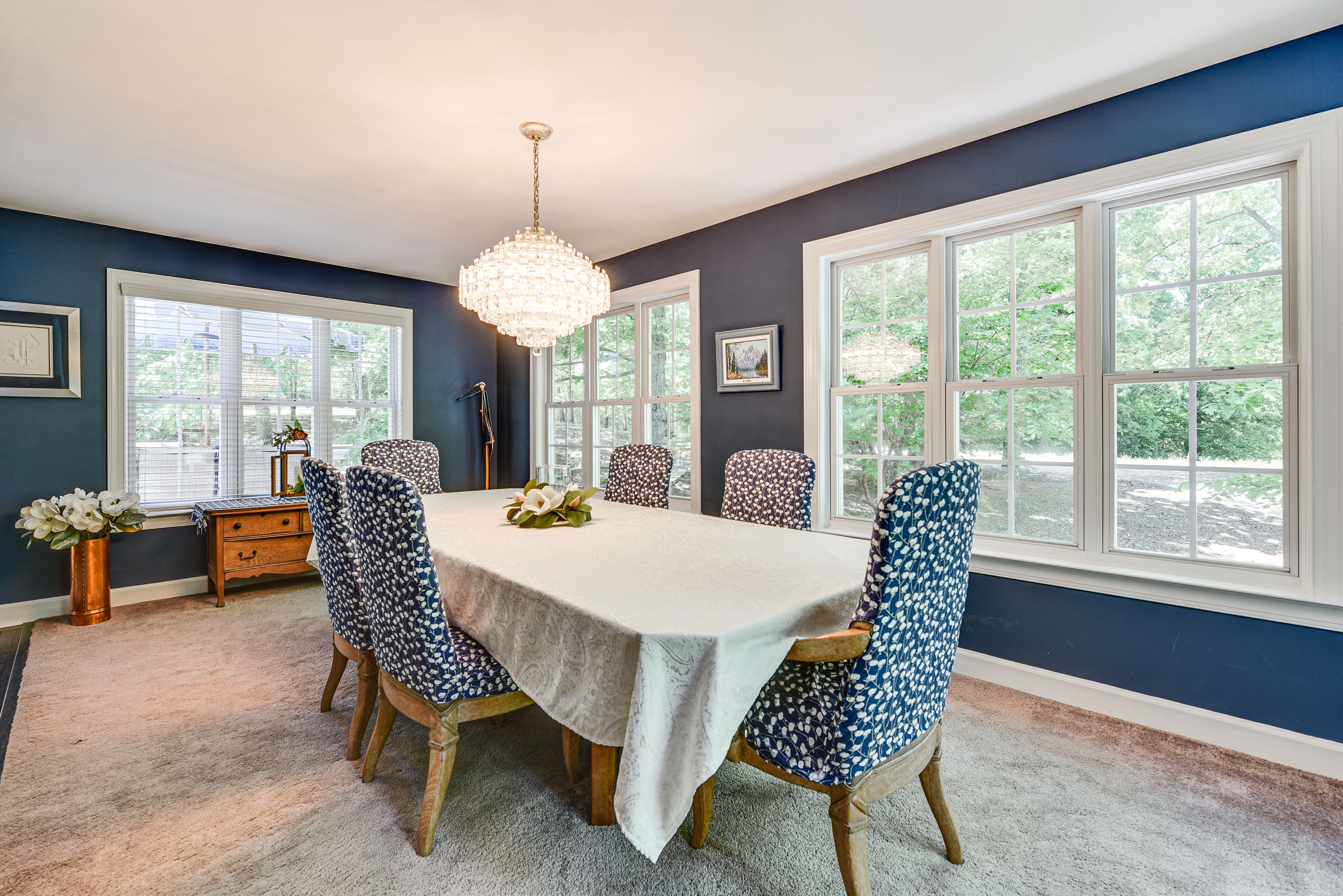 Dining Area | Dishware/Flatware Available