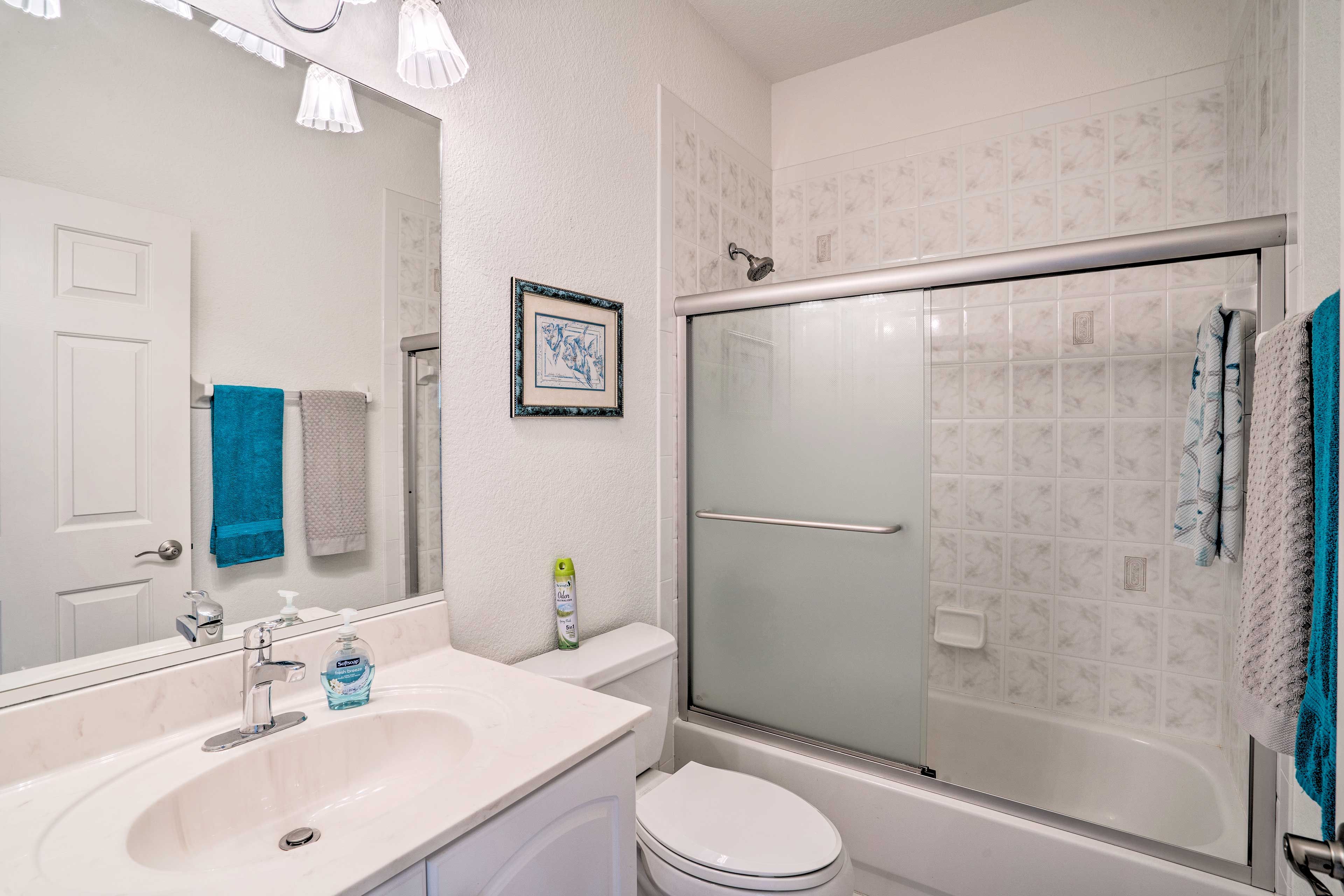 Full Bathroom: Shower/Tub Combo