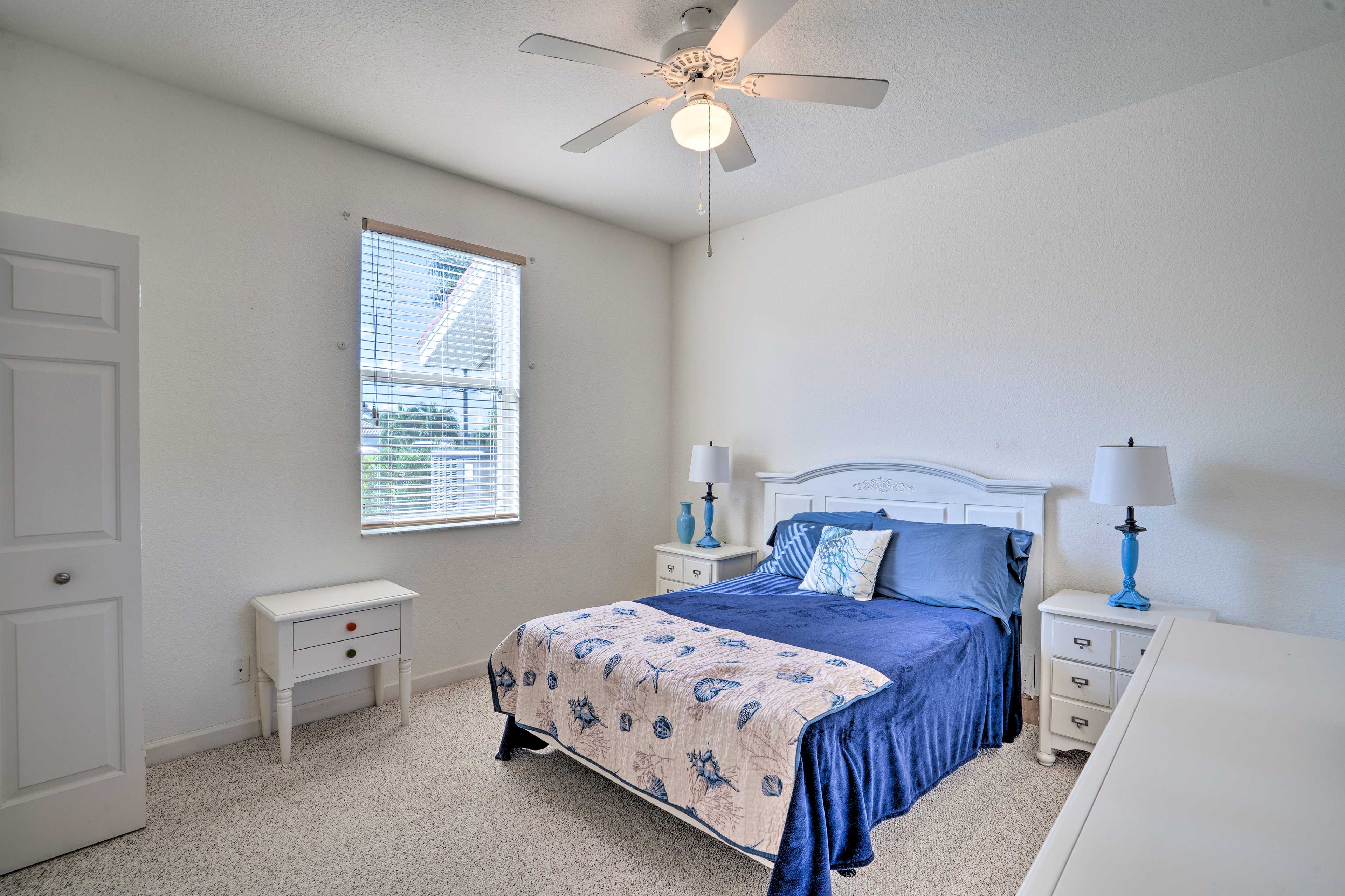 Bedroom 2: Queen Bed | 1st Floor