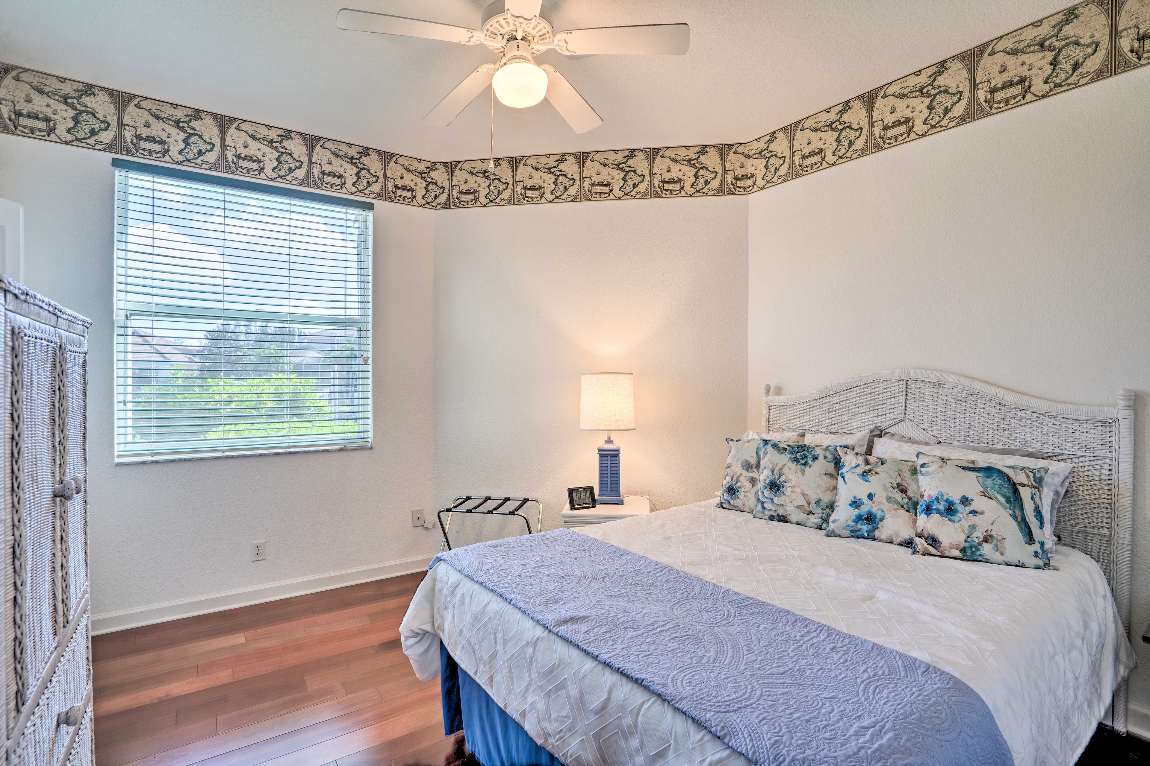 Bedroom 3: Queen Bed