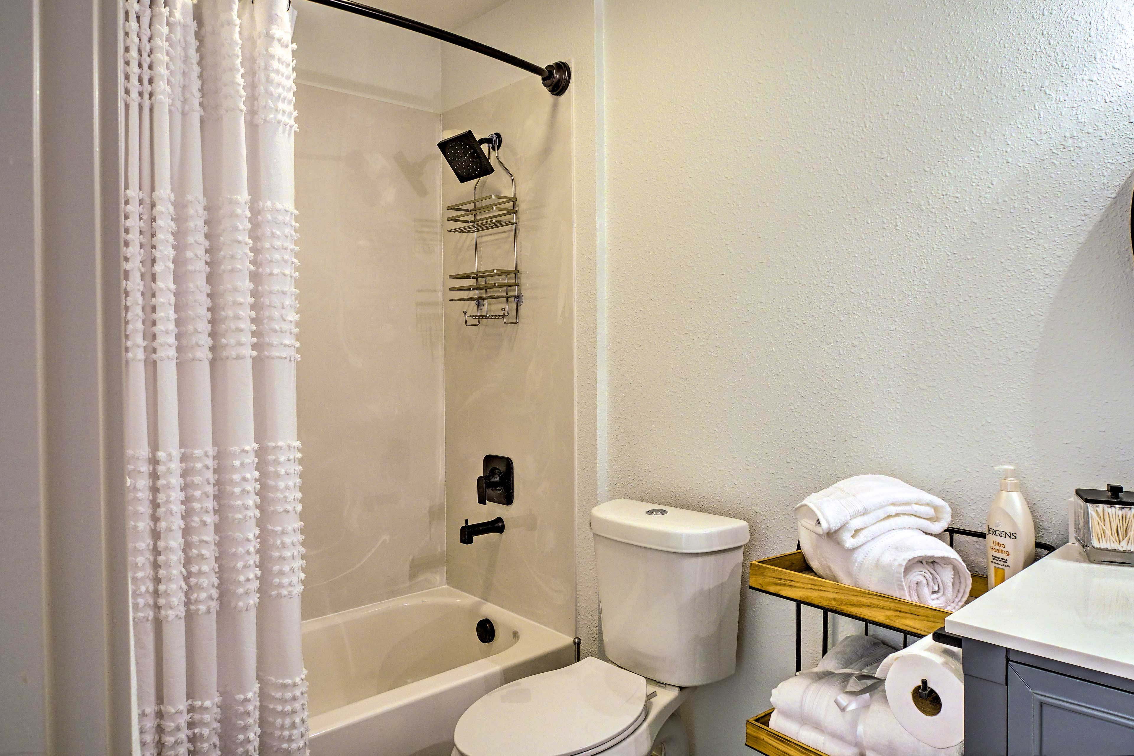 Full Bathroom | Towels & Linens Provided