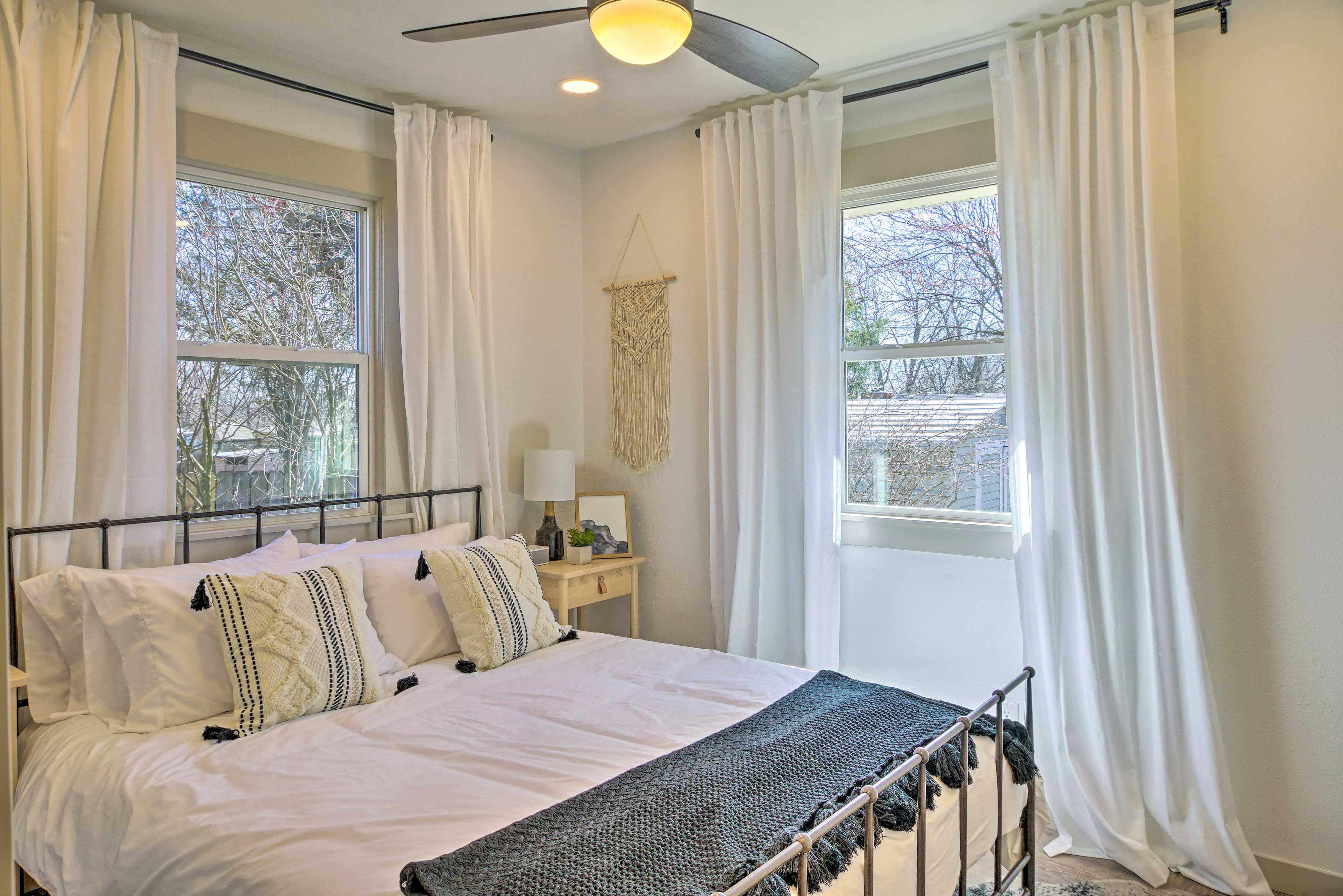 Bedroom 2 | Queen Bed