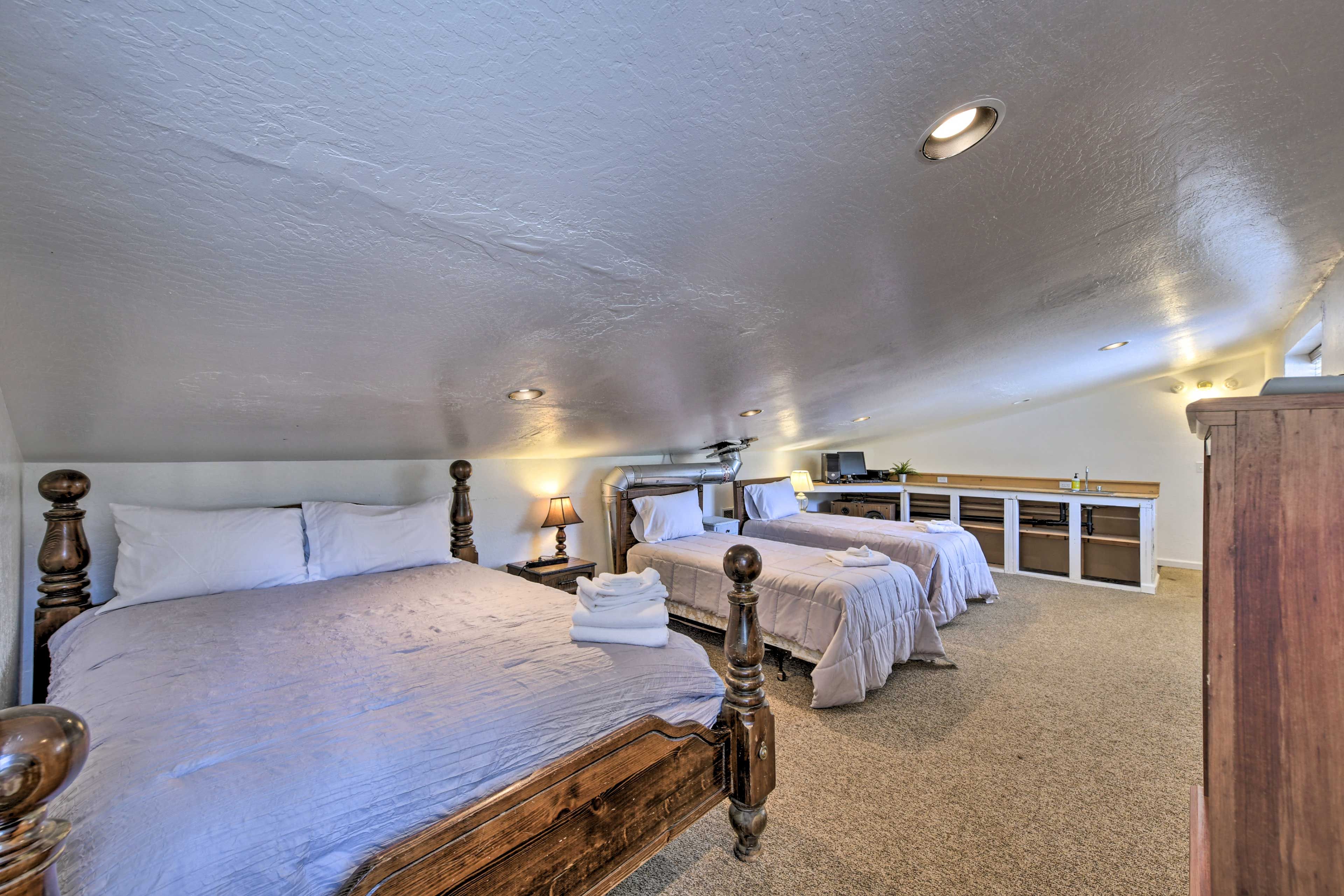 Bedroom 3 | Queen Bed | 2 Twin Beds