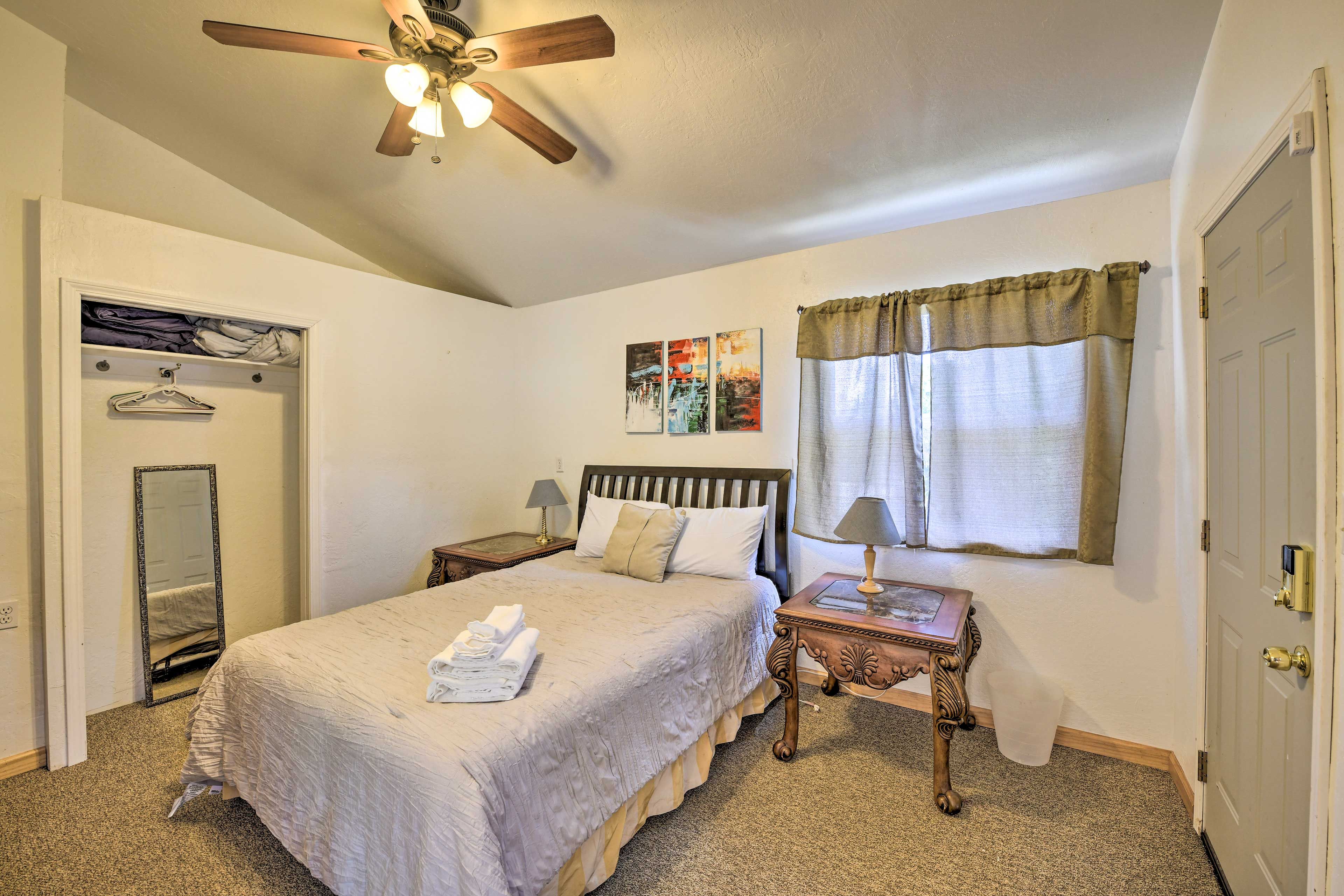 Bedroom 4 | Queen Bed