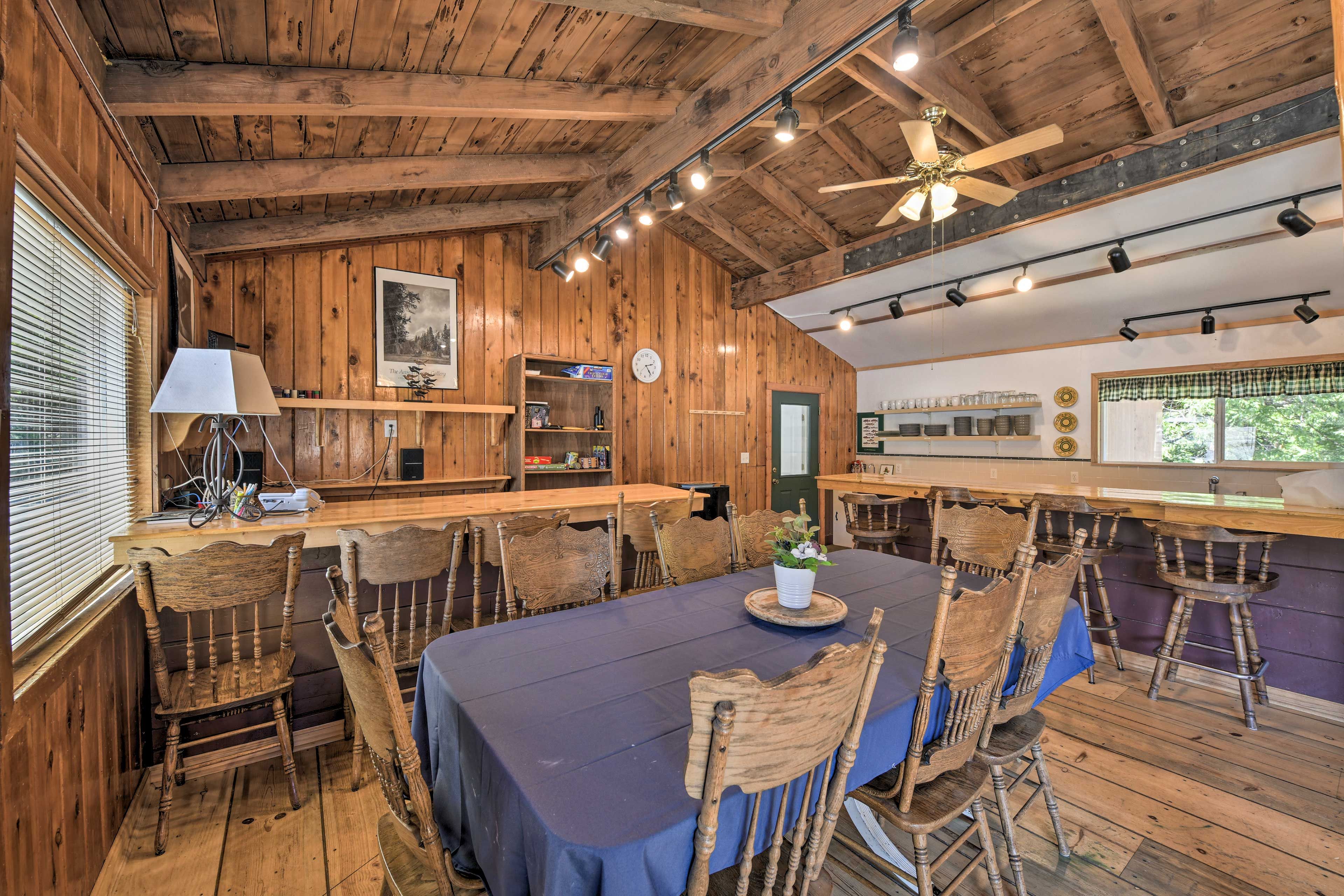 Dining Area | Dishes & Flatware Provided