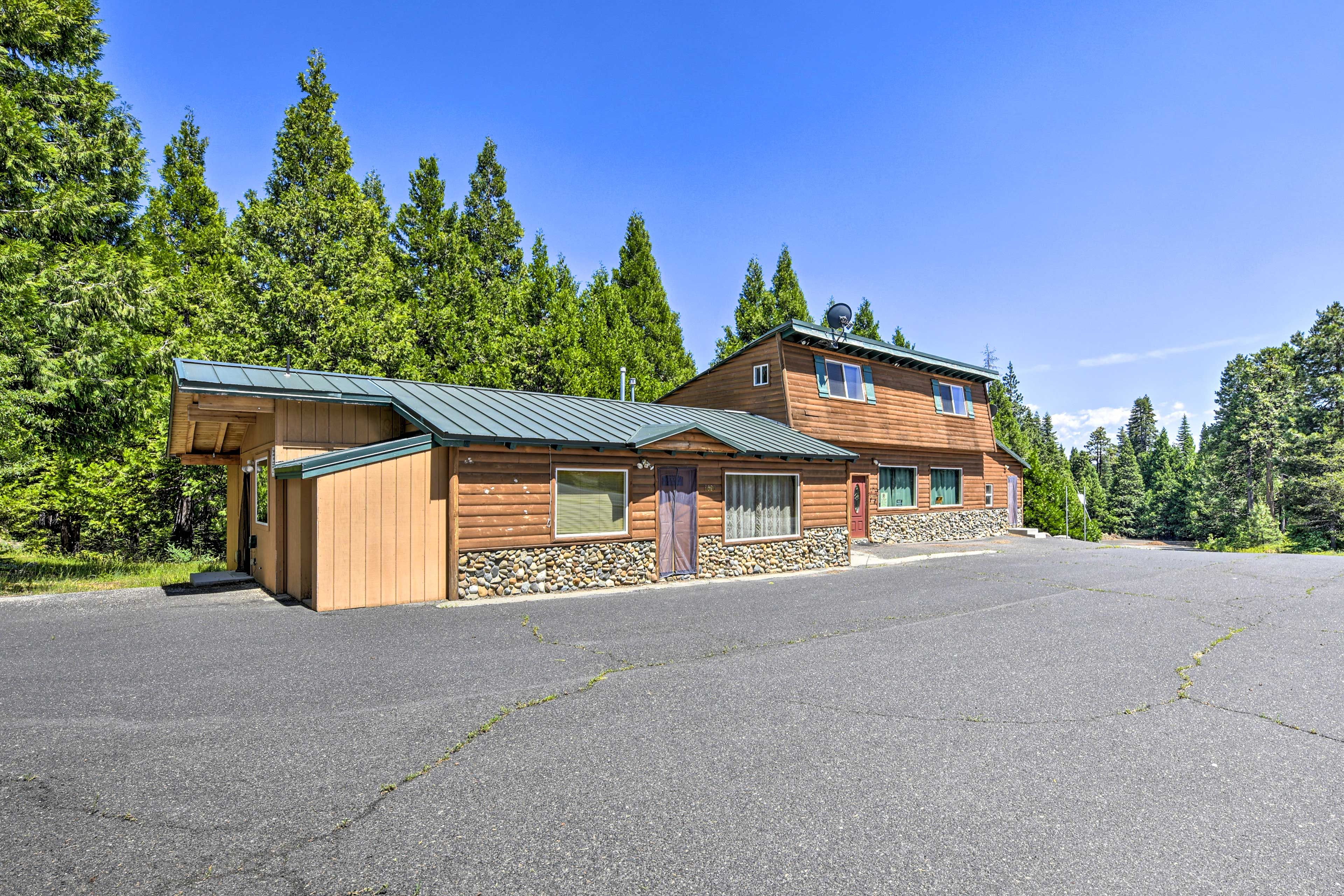 Exterior | Parking | Driveway (3 Vehicles) | Open Parking Lot