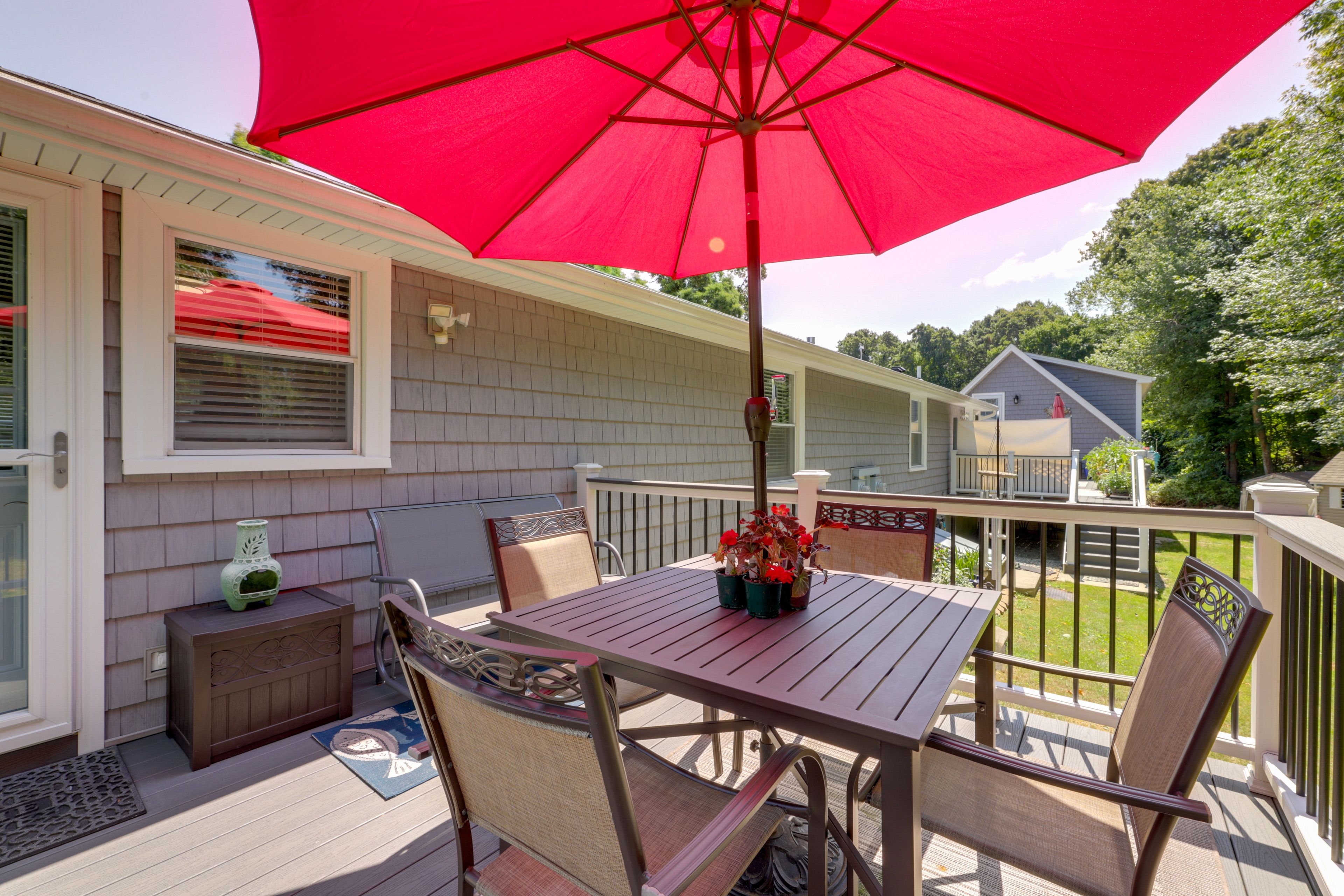 Deck | Outdoor Dining Area