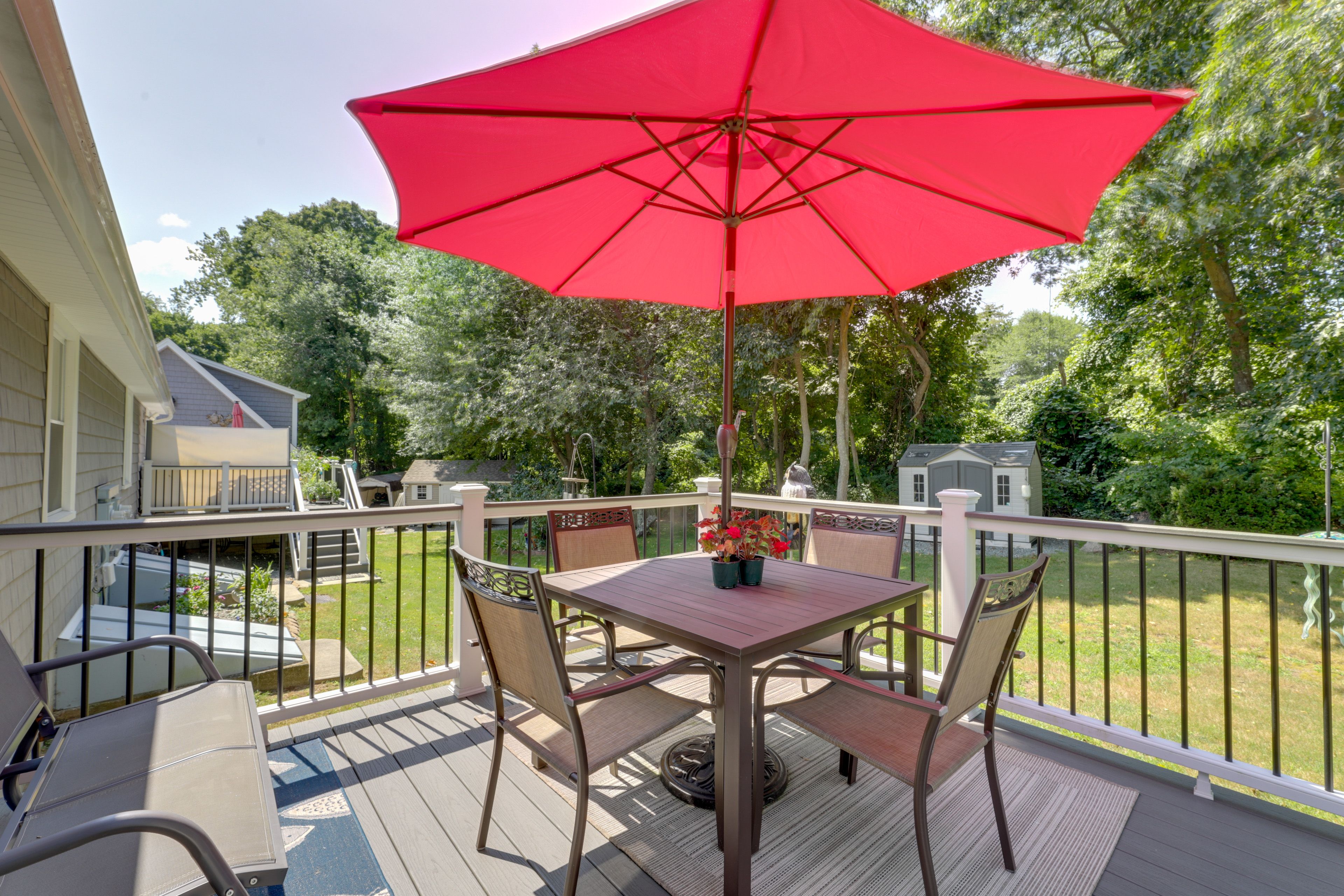 Deck | Outdoor Dining Area