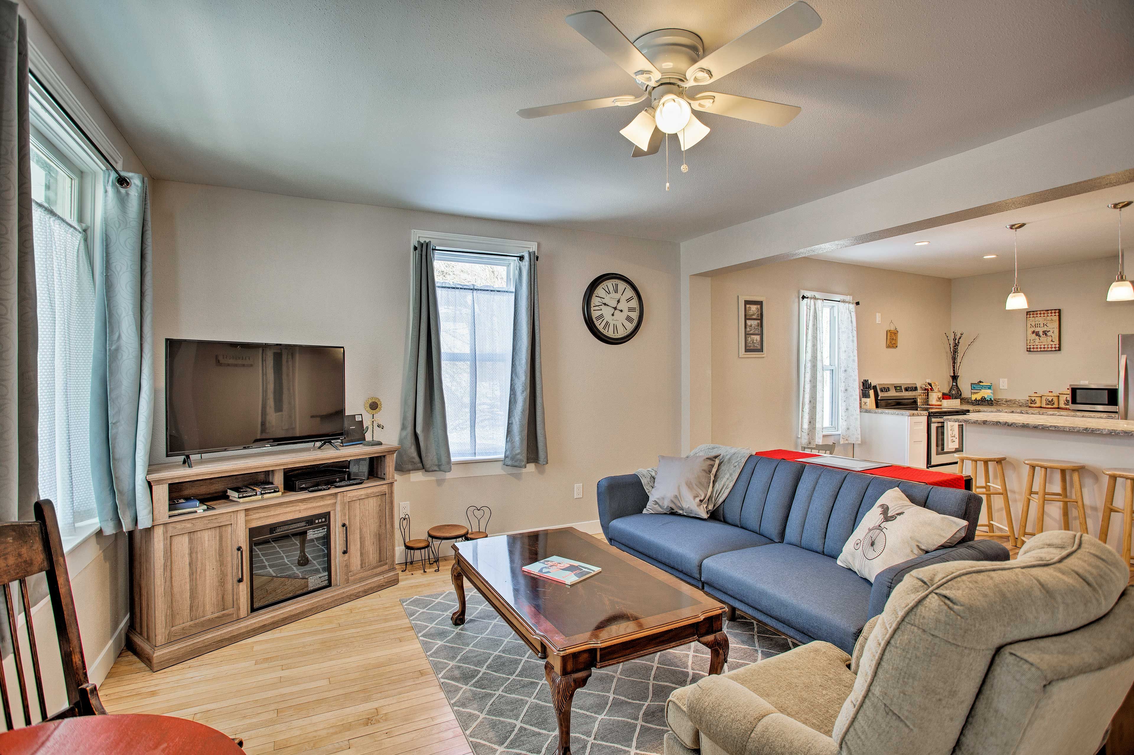 Living Room | Flat-Screen TV
