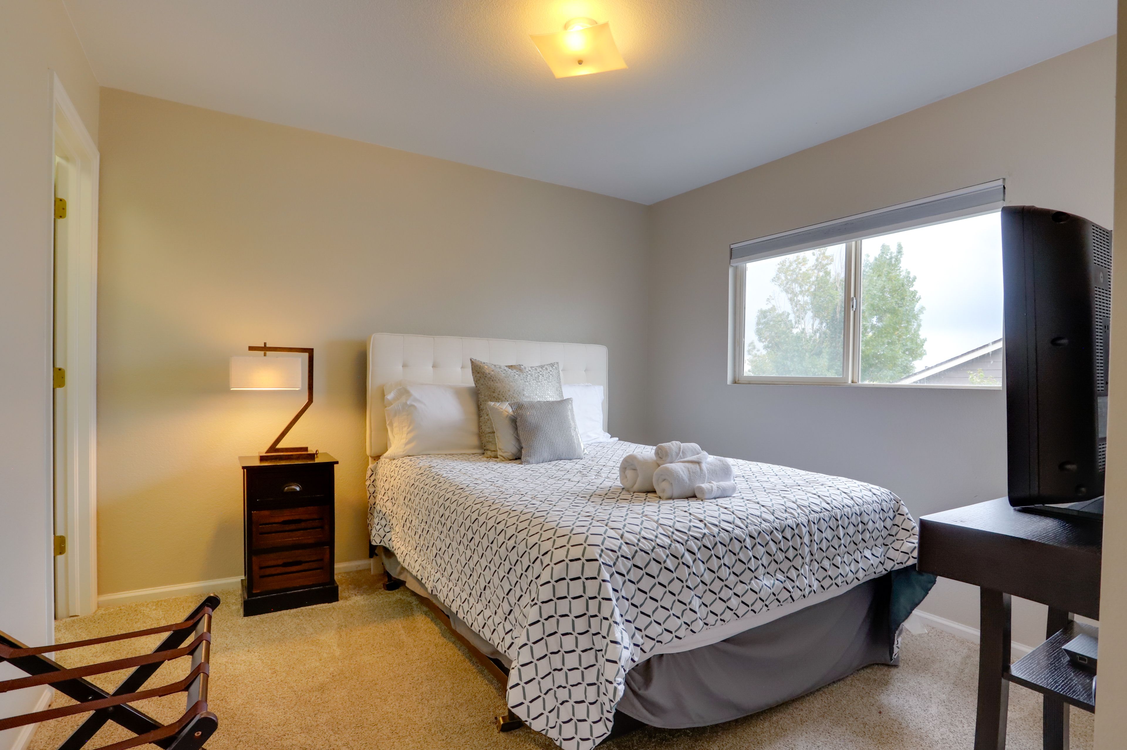 Bedroom 2 | Queen Bed