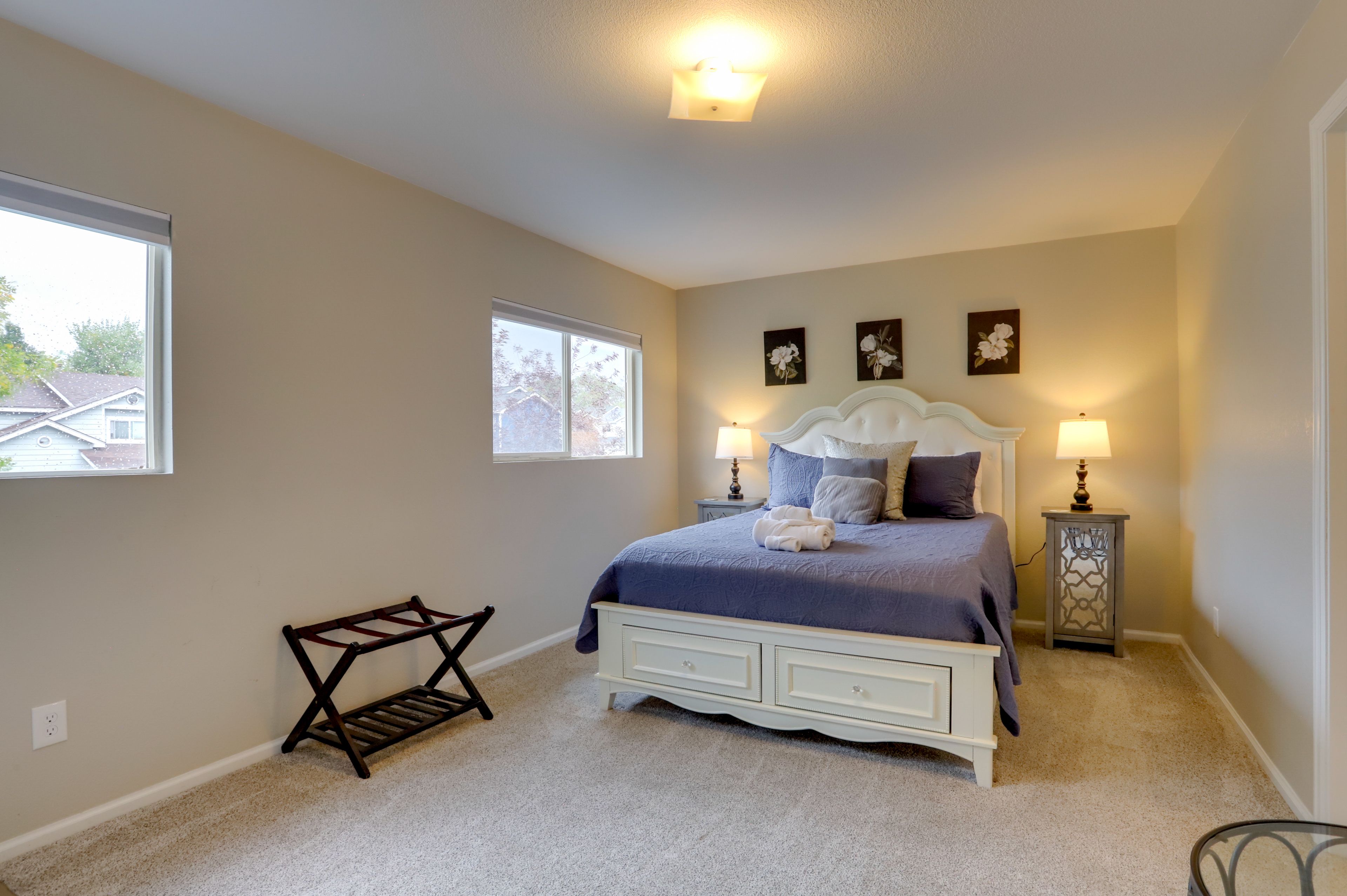 Bedroom 1 | Queen Bed