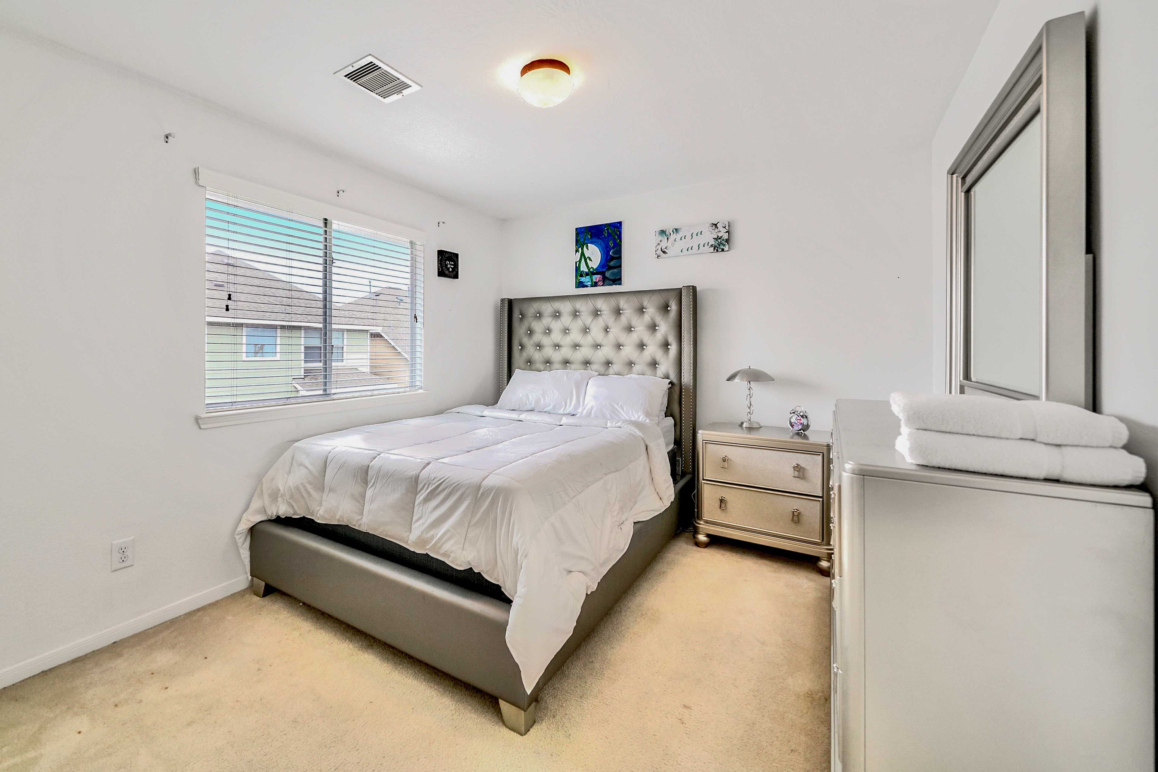 A queen completes this room as well.