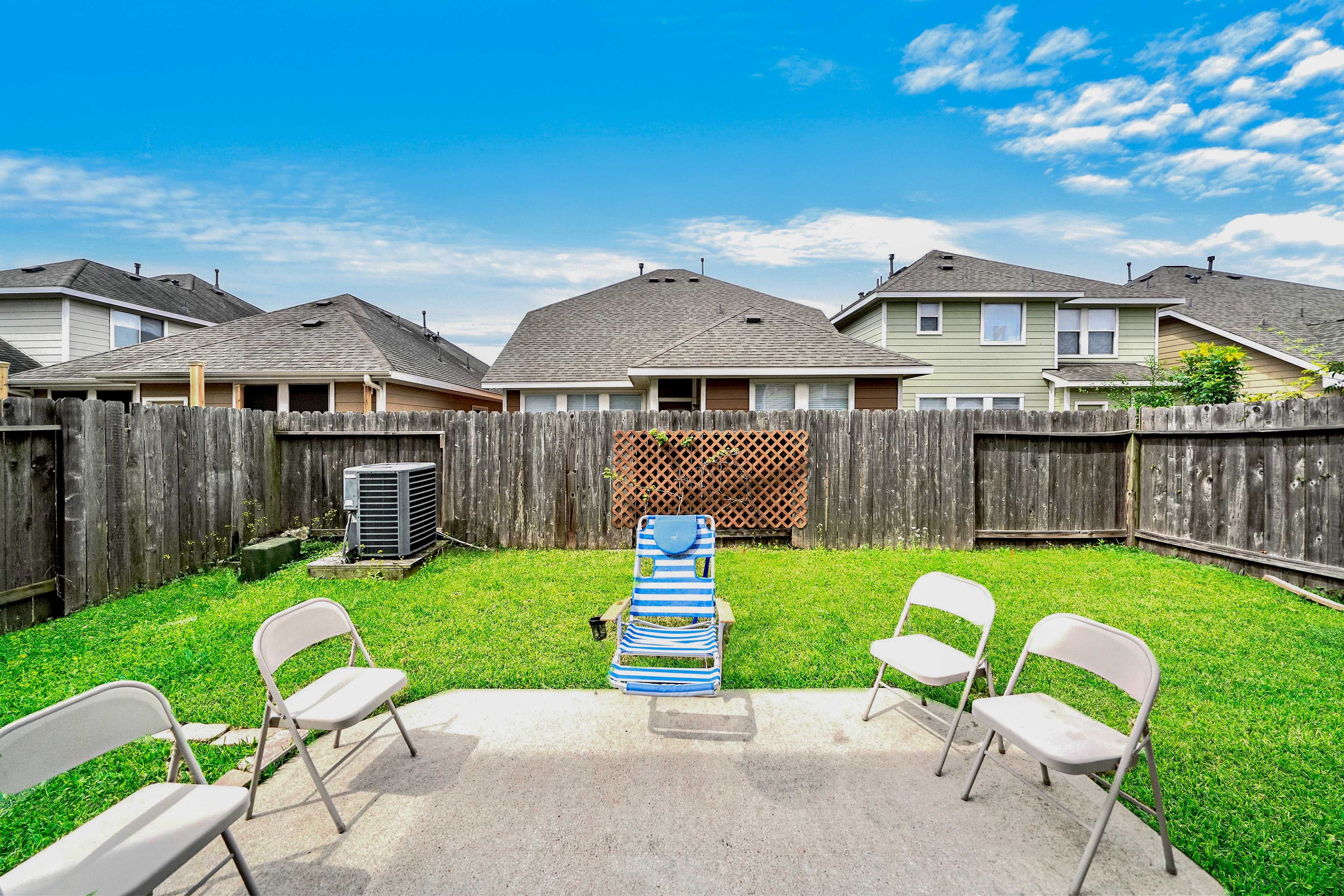 Host summer parties in the backyard!