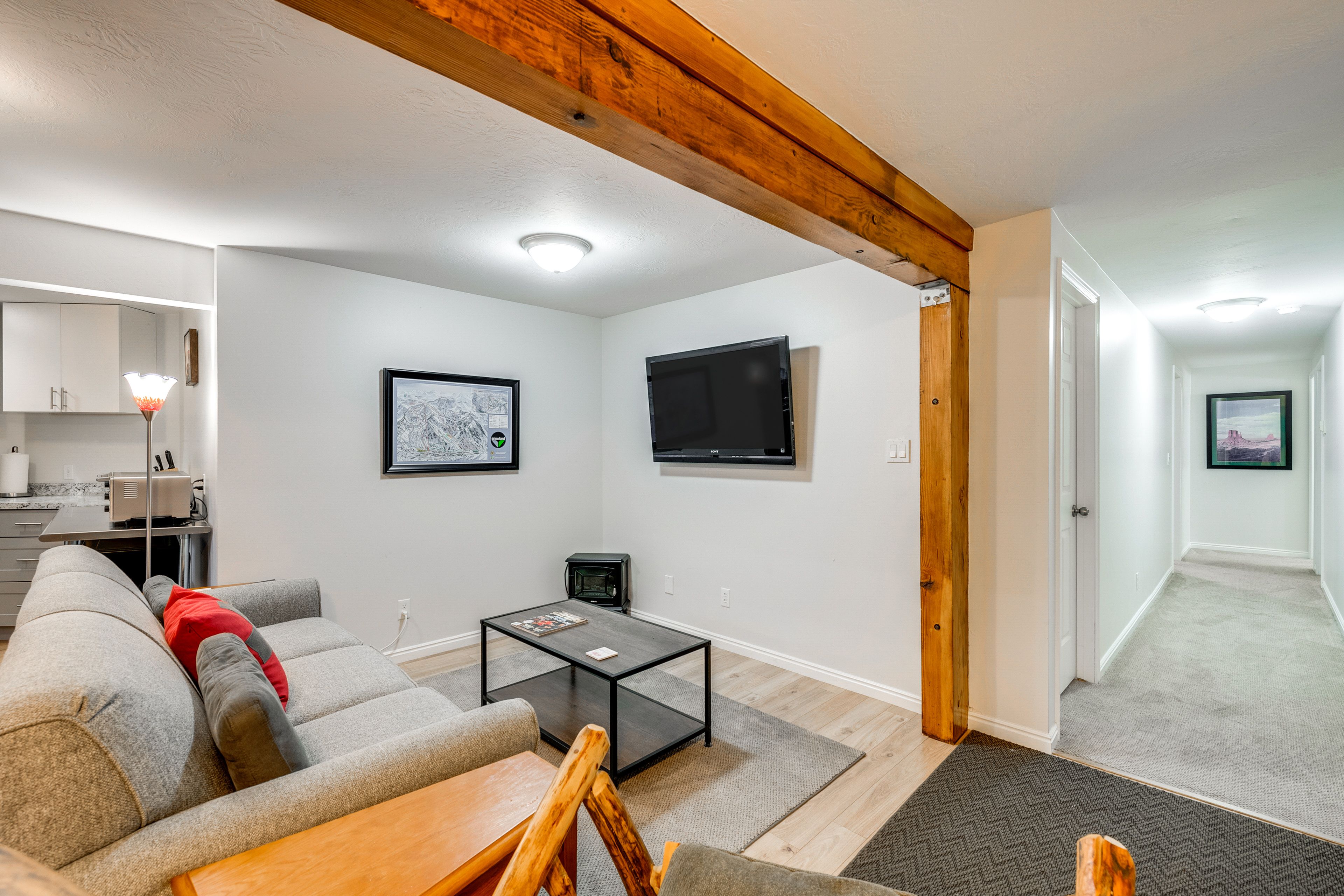 Living Area | Free WiFi | Cable TV