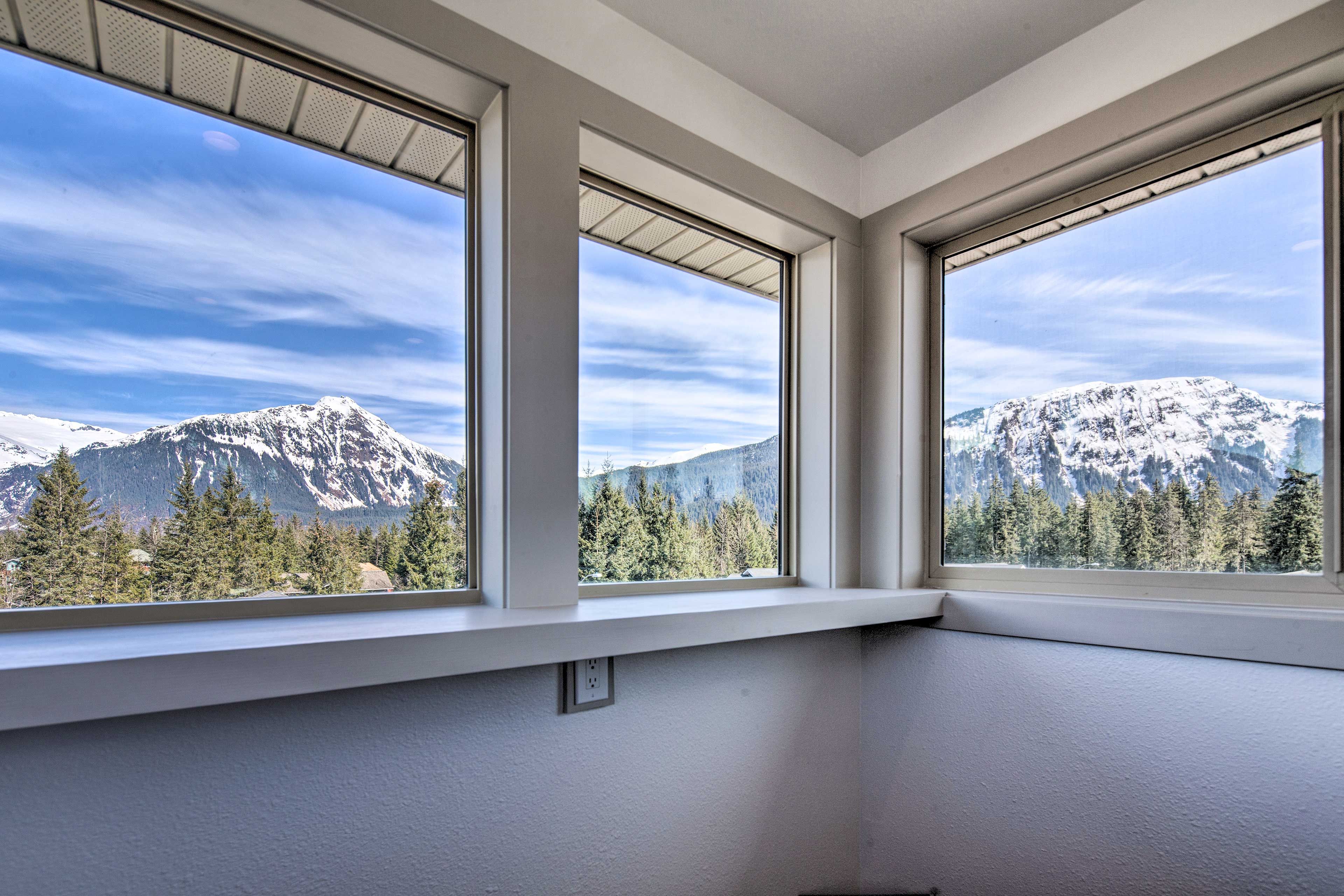 Wake up to gorgeous, rugged peaks each morning!