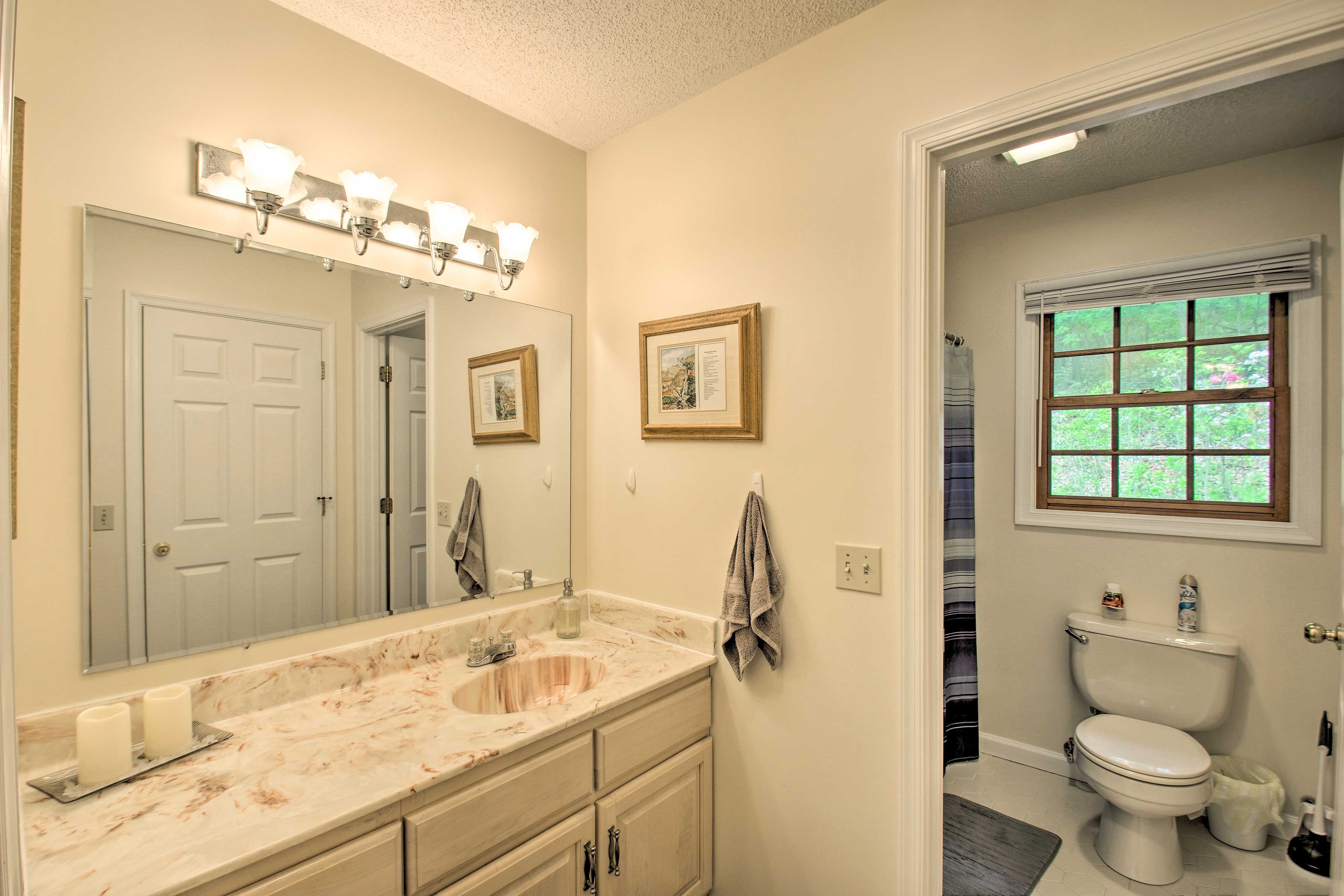 En-Suite Bathroom | Towels Provided