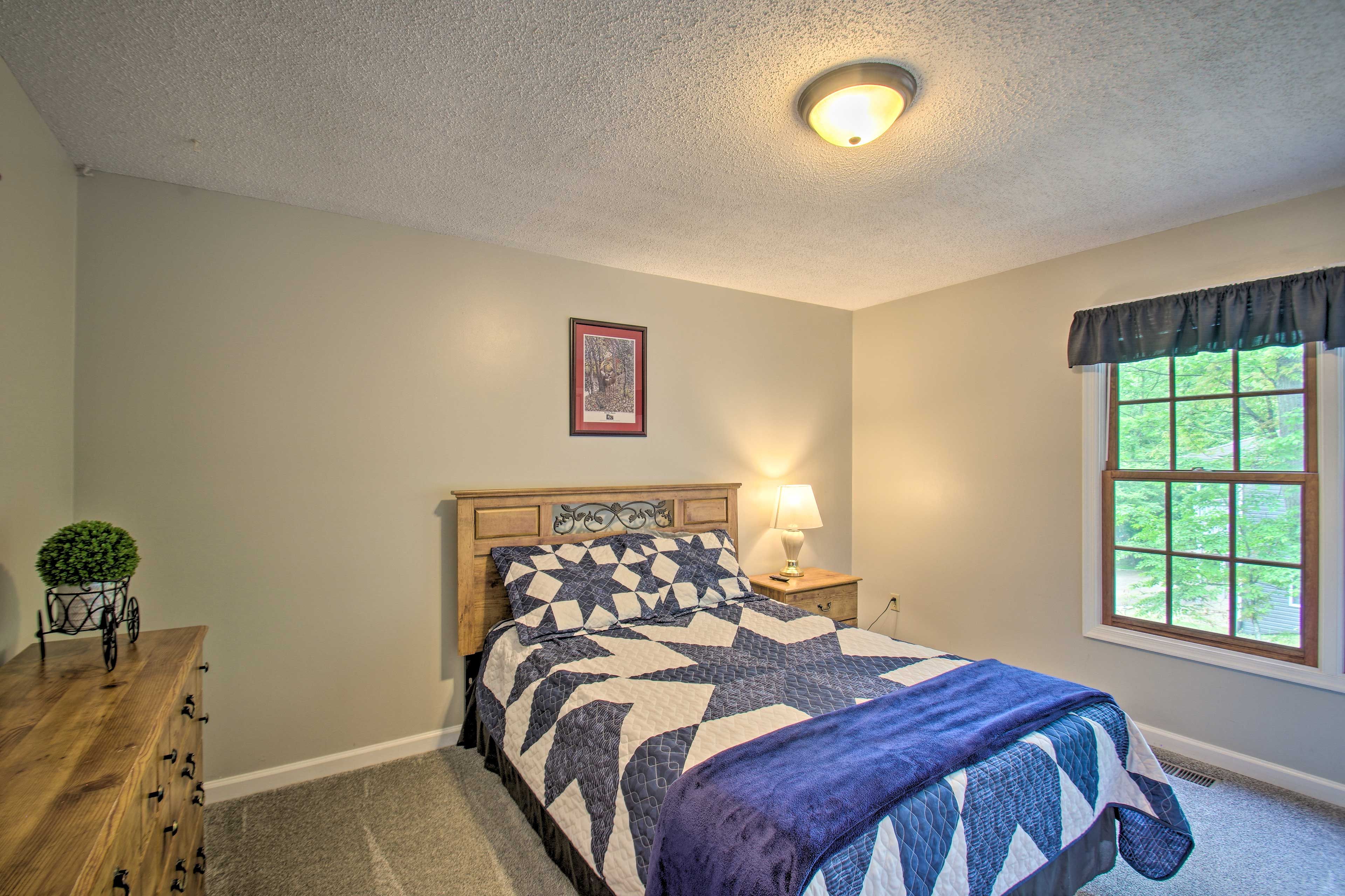 Bedroom 3 | Upstairs | Queen Bed