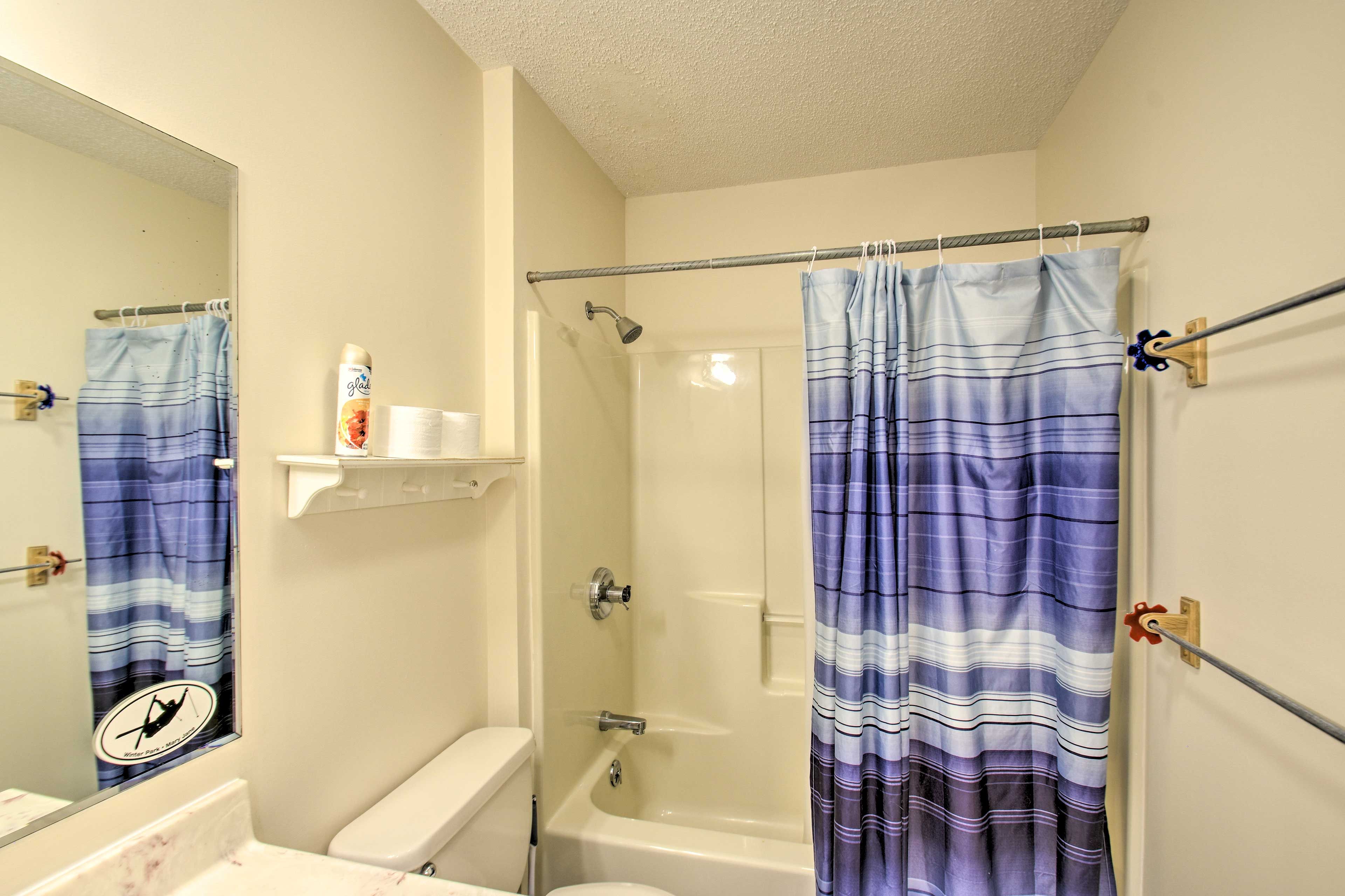 Full Bathroom | Upstairs
