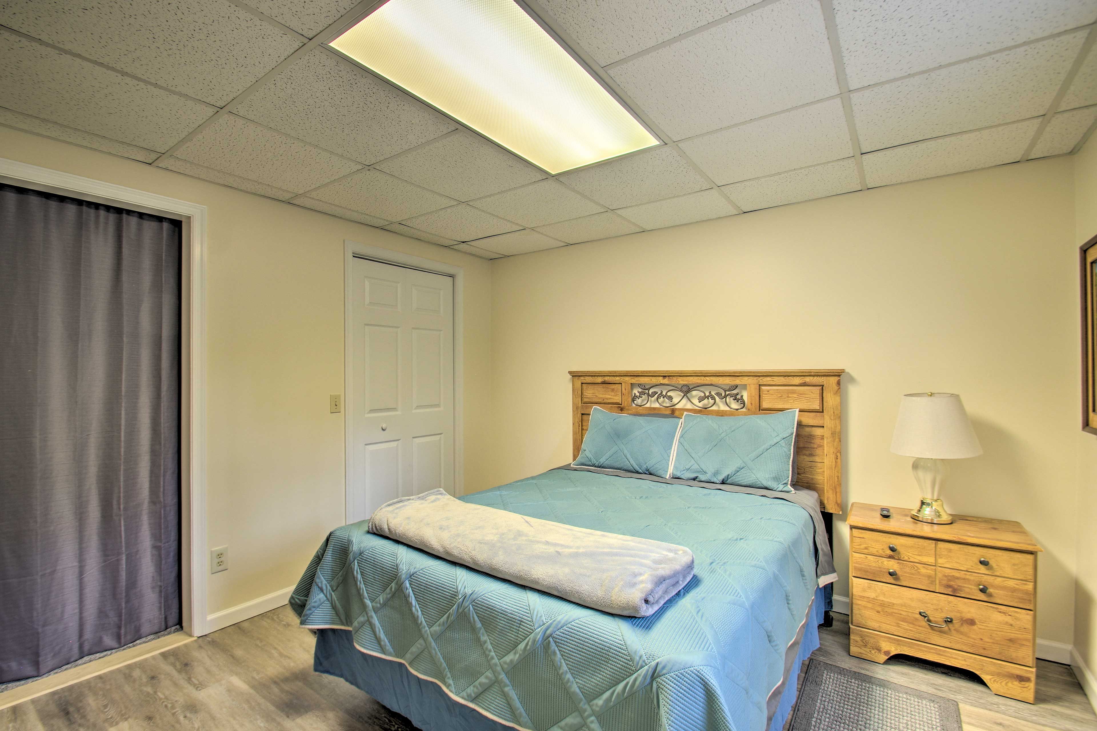 Bedroom 6 | Downstairs | Queen Bed