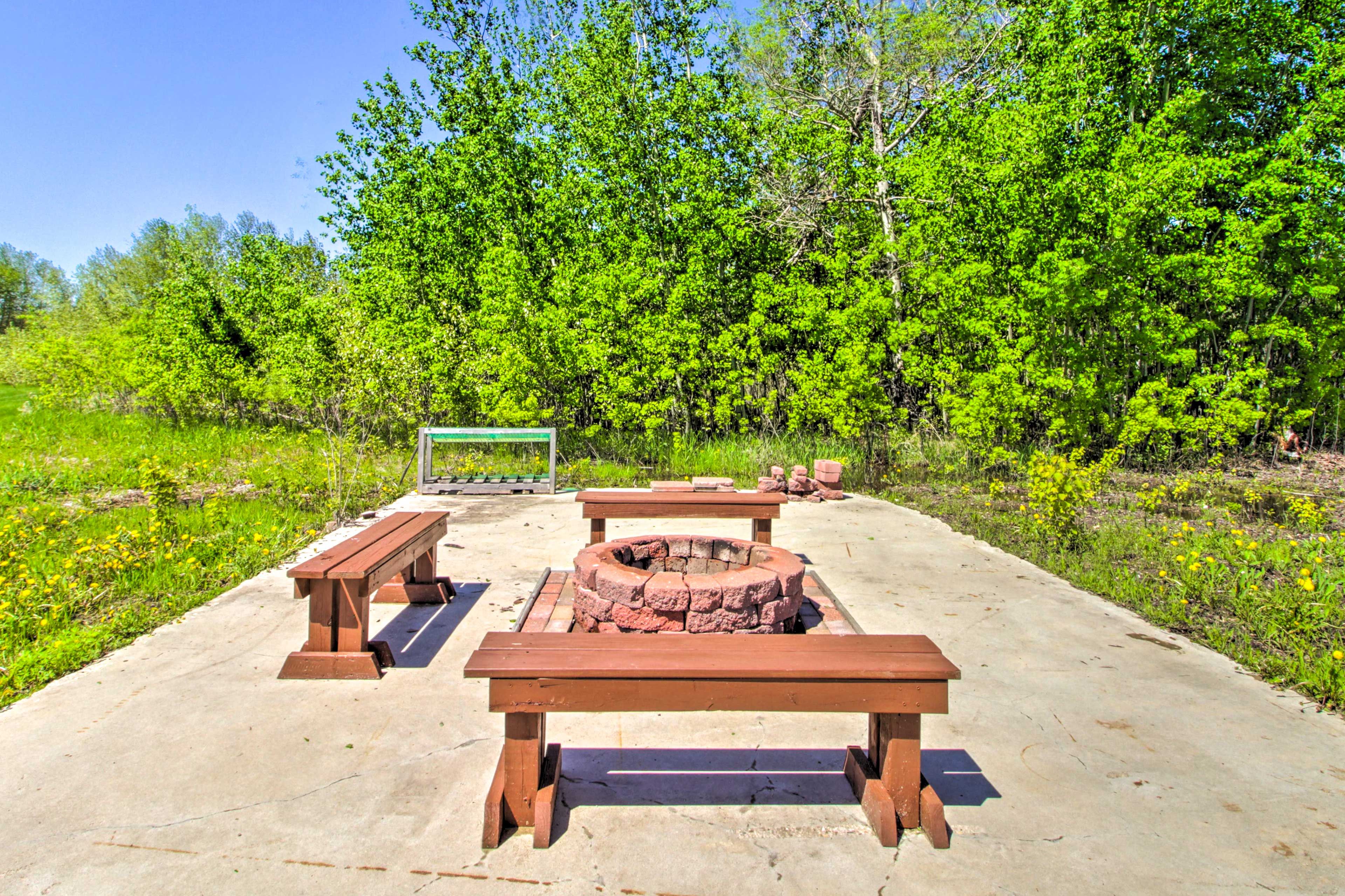 Fire Pit | Charcoal Grill | Hammock | Dining Set
