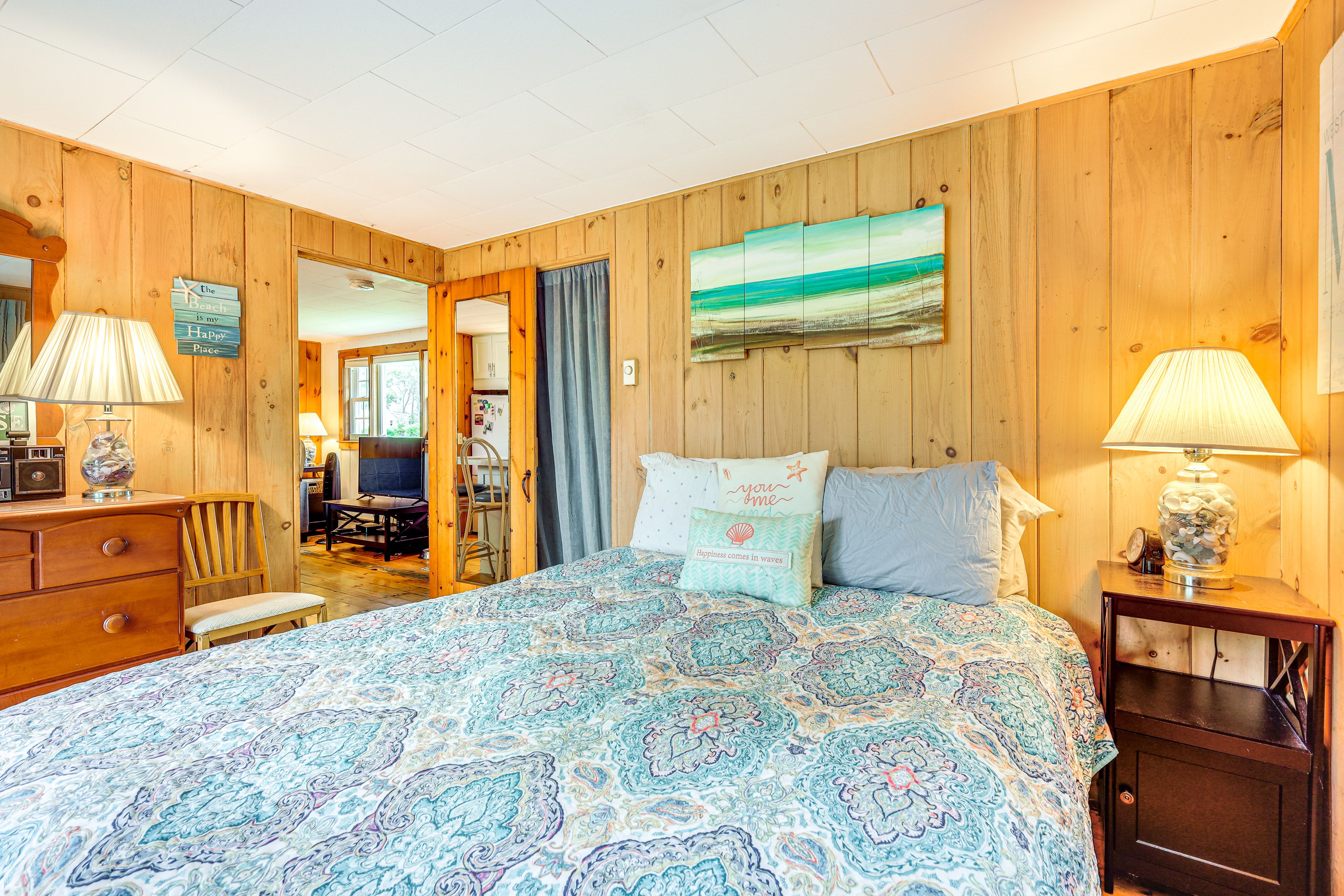 Bedroom 1 | Queen Bed