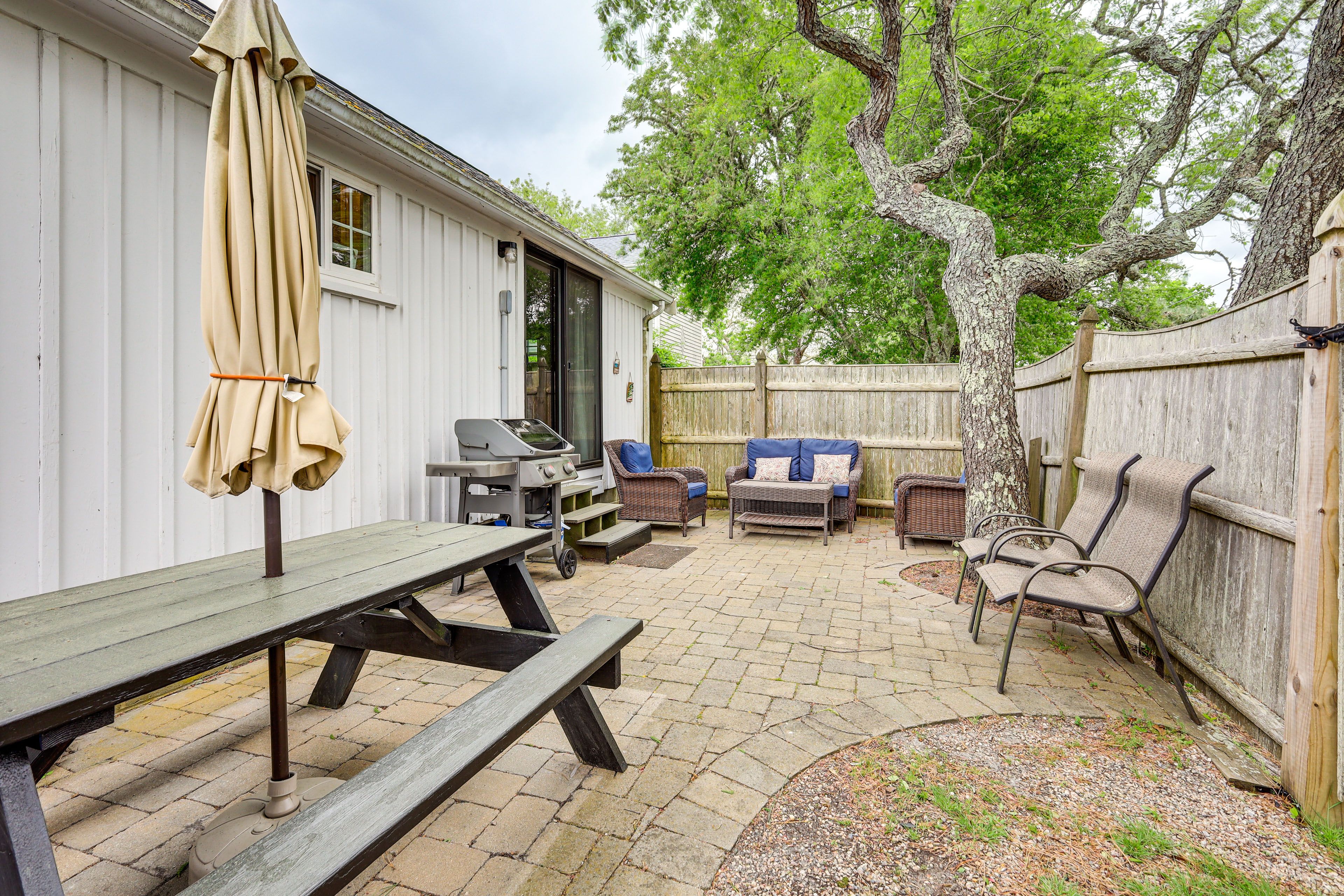 Private Patio | Gas Grill