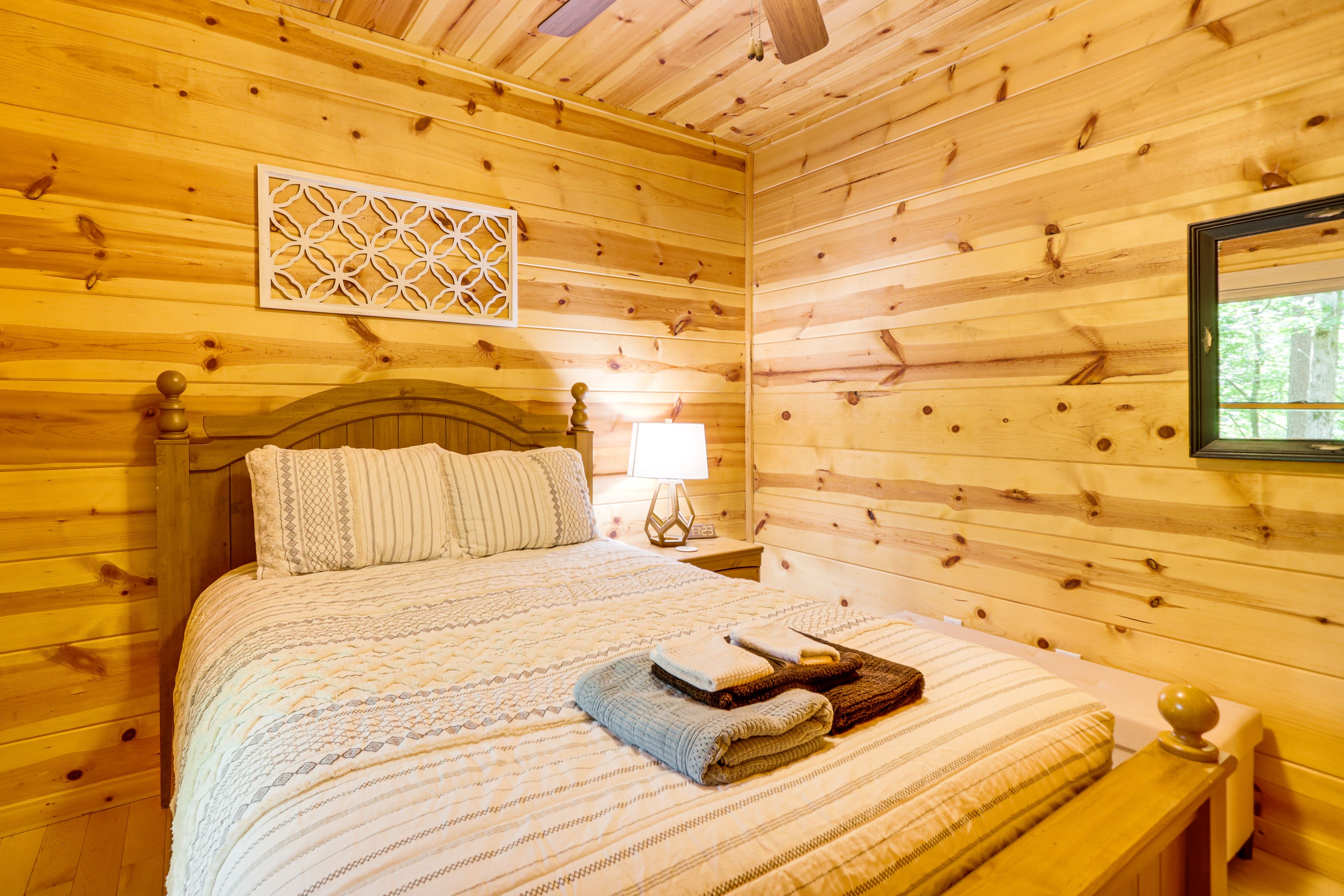 Bedroom 2 | Queen Bed | Main Level