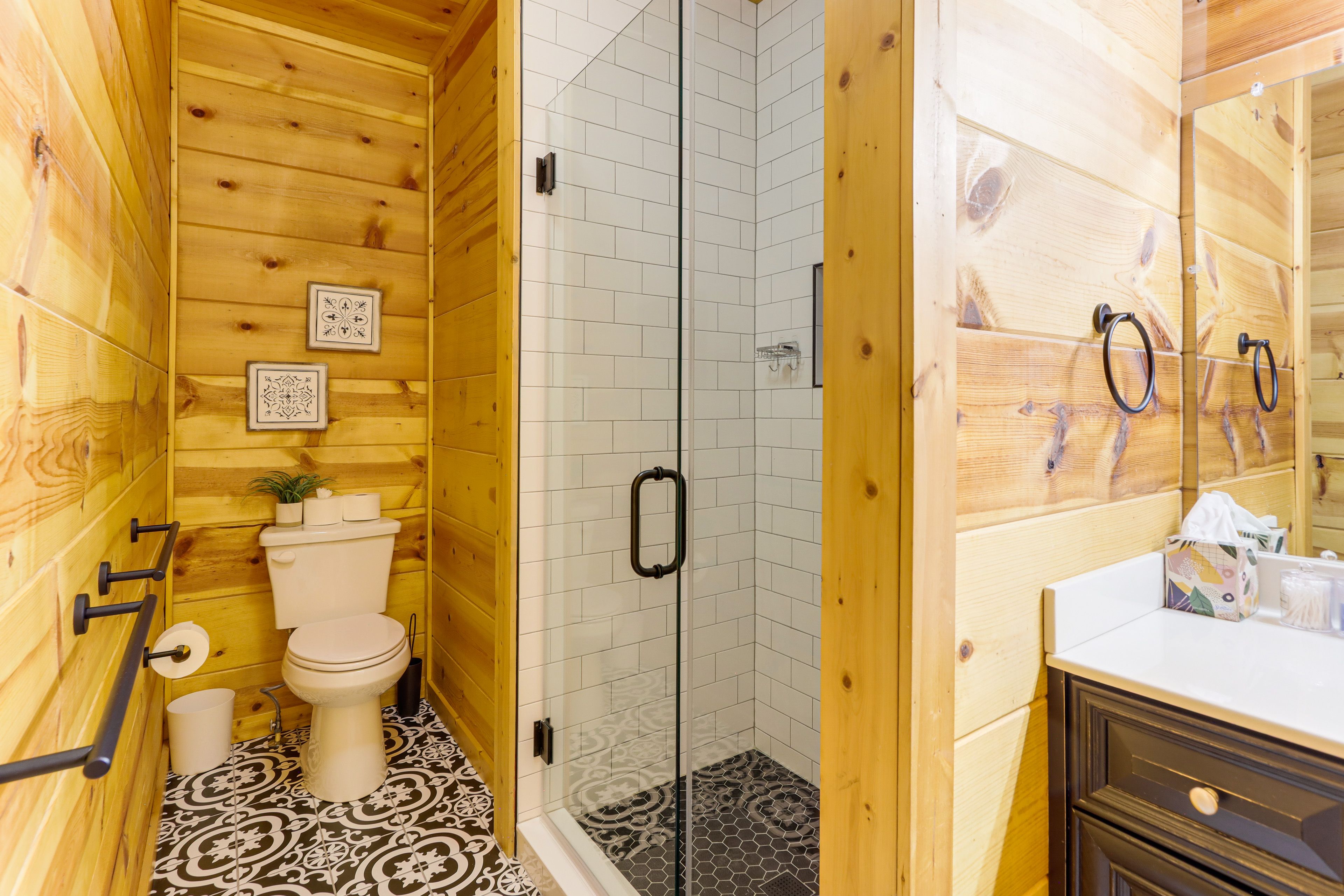En-Suite Bathroom | Complimentary Toiletries | New Linens & Towels Provided