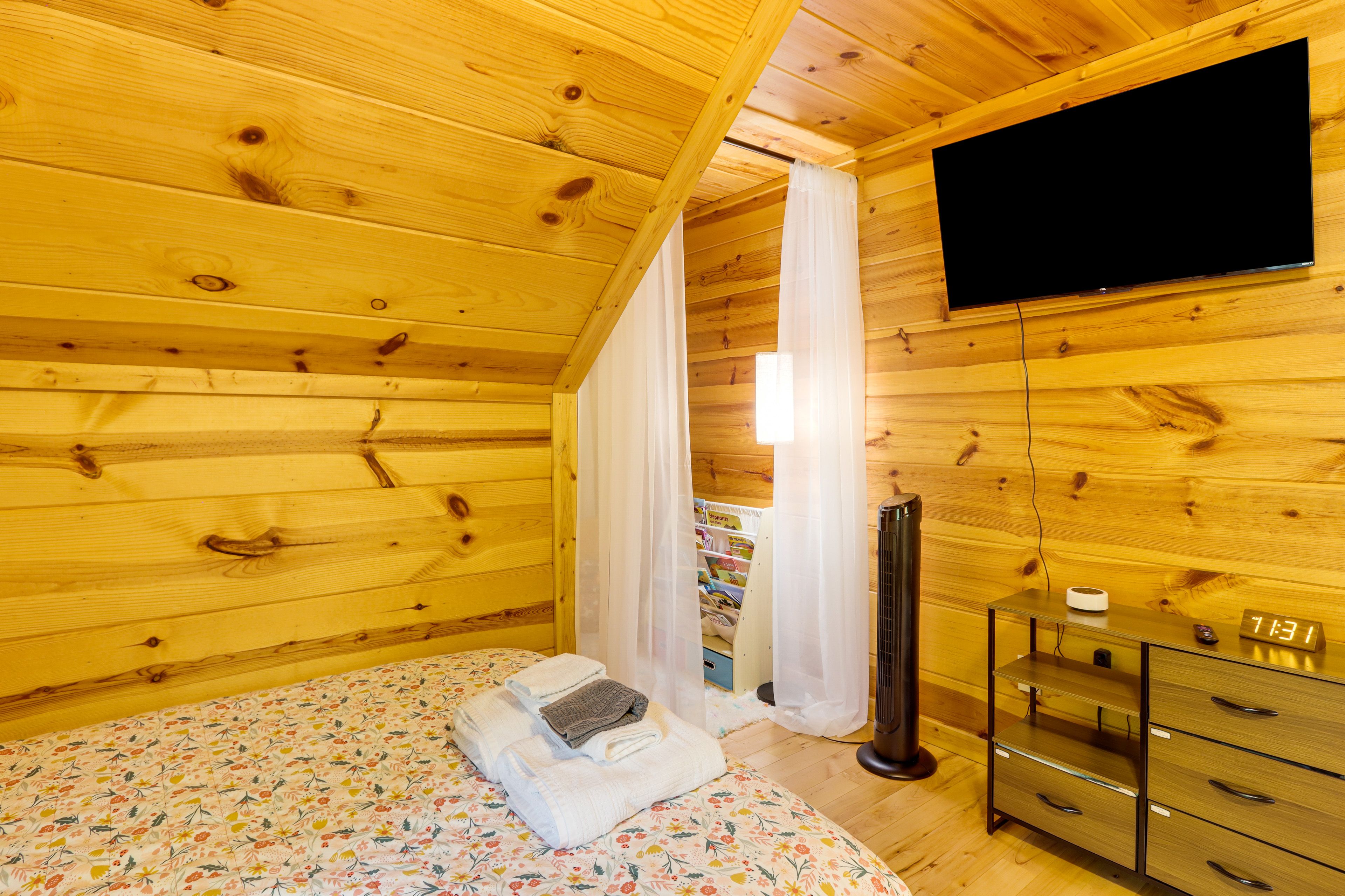 Bedroom 3 | 43'' Smart TV | Reading Nook | Top Level