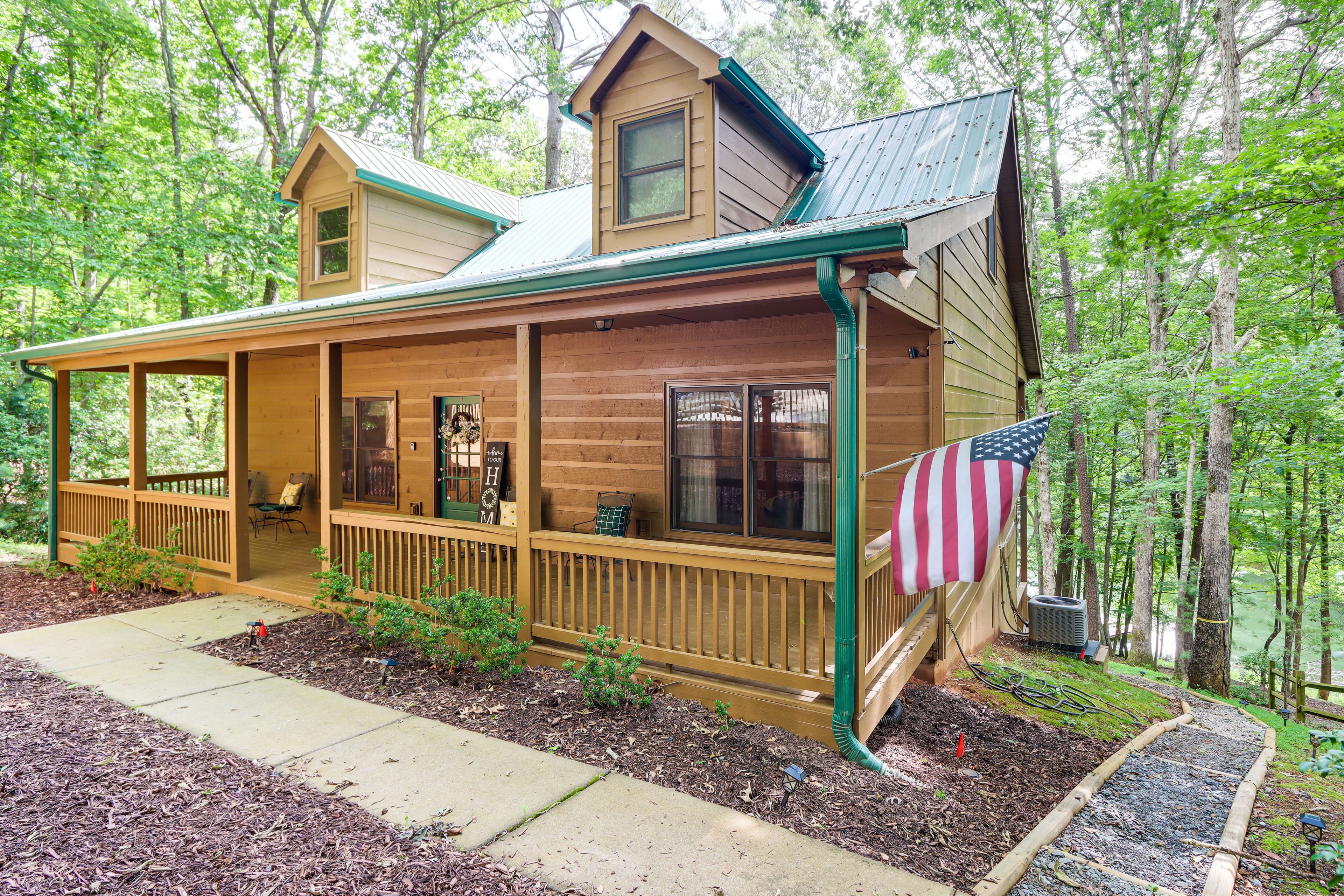 Cabin Exterior | Driveway Parking (2 Vehicles)