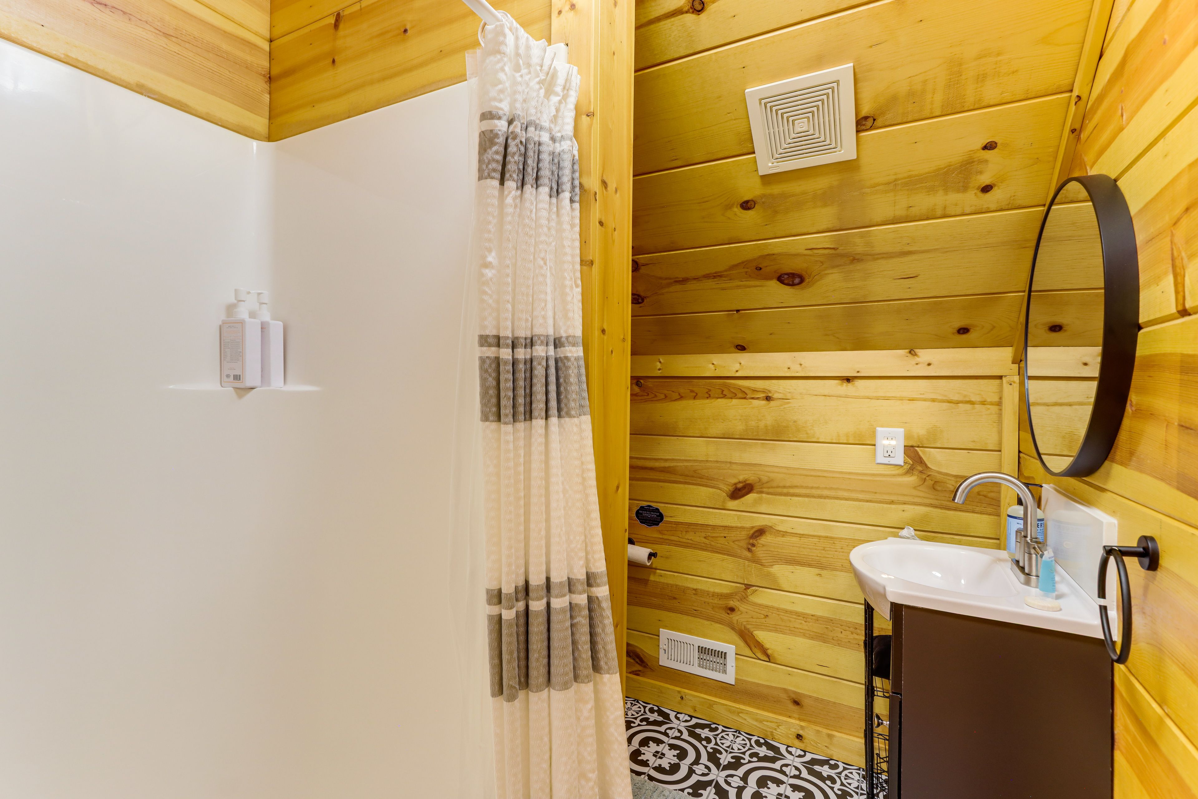 Full Bathroom | Top Level