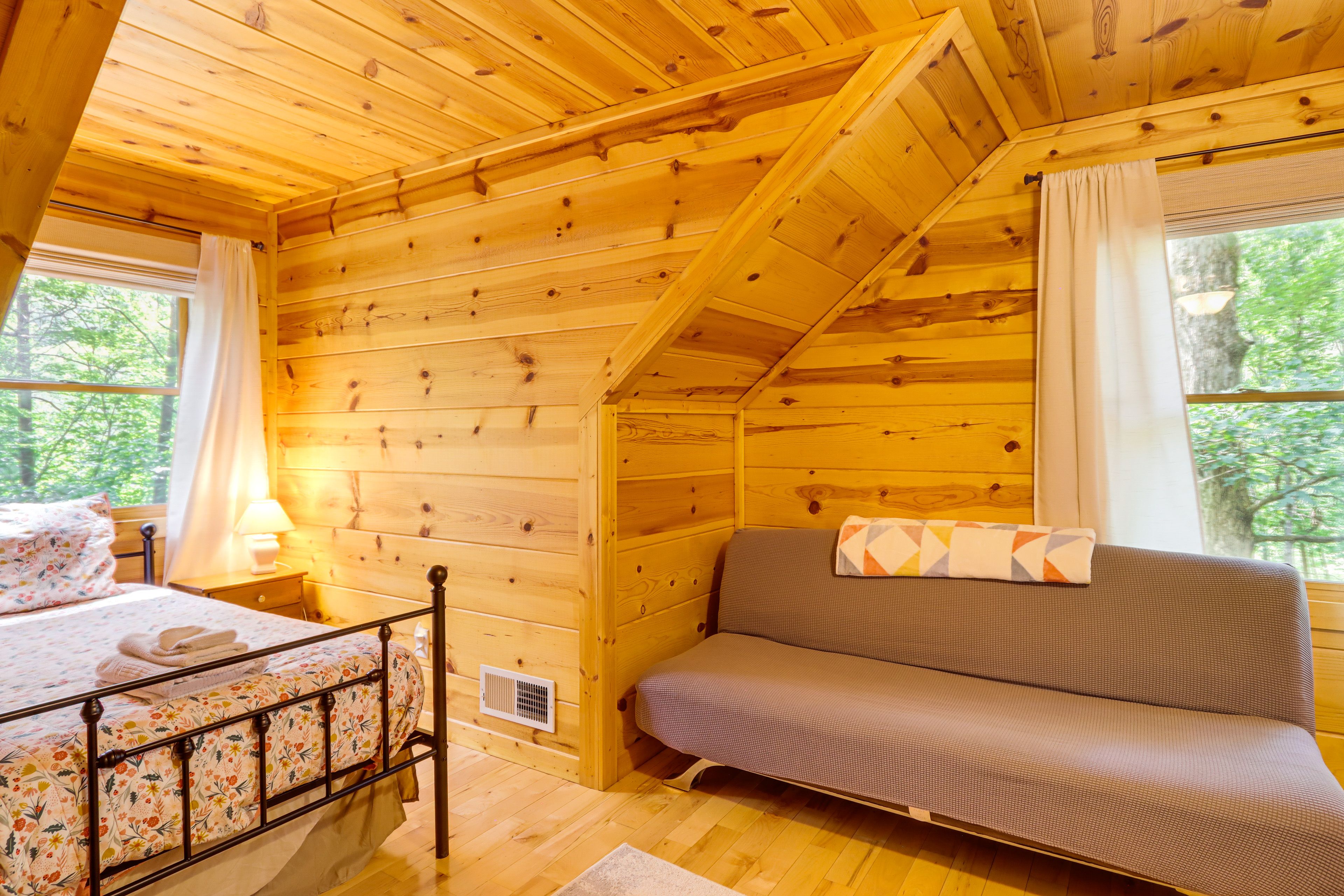 Bedroom 3 | Children's Games & Toys Provided