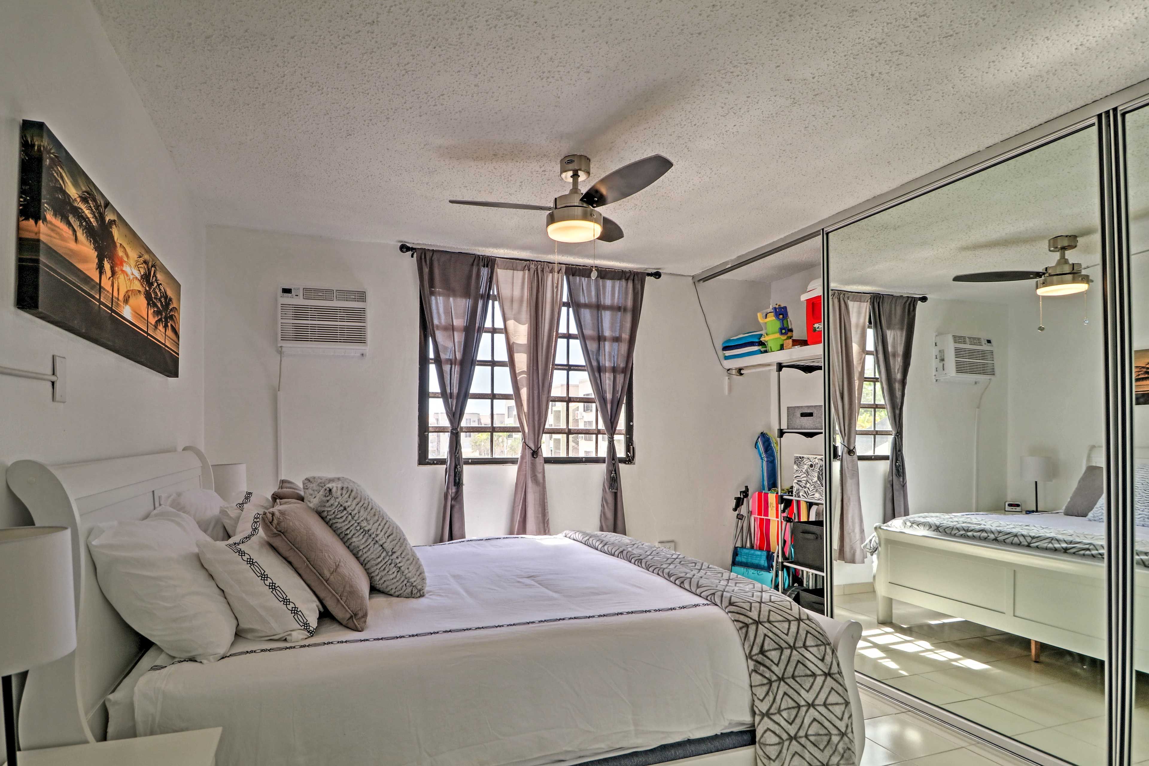 Bedroom 1 | Queen Bed