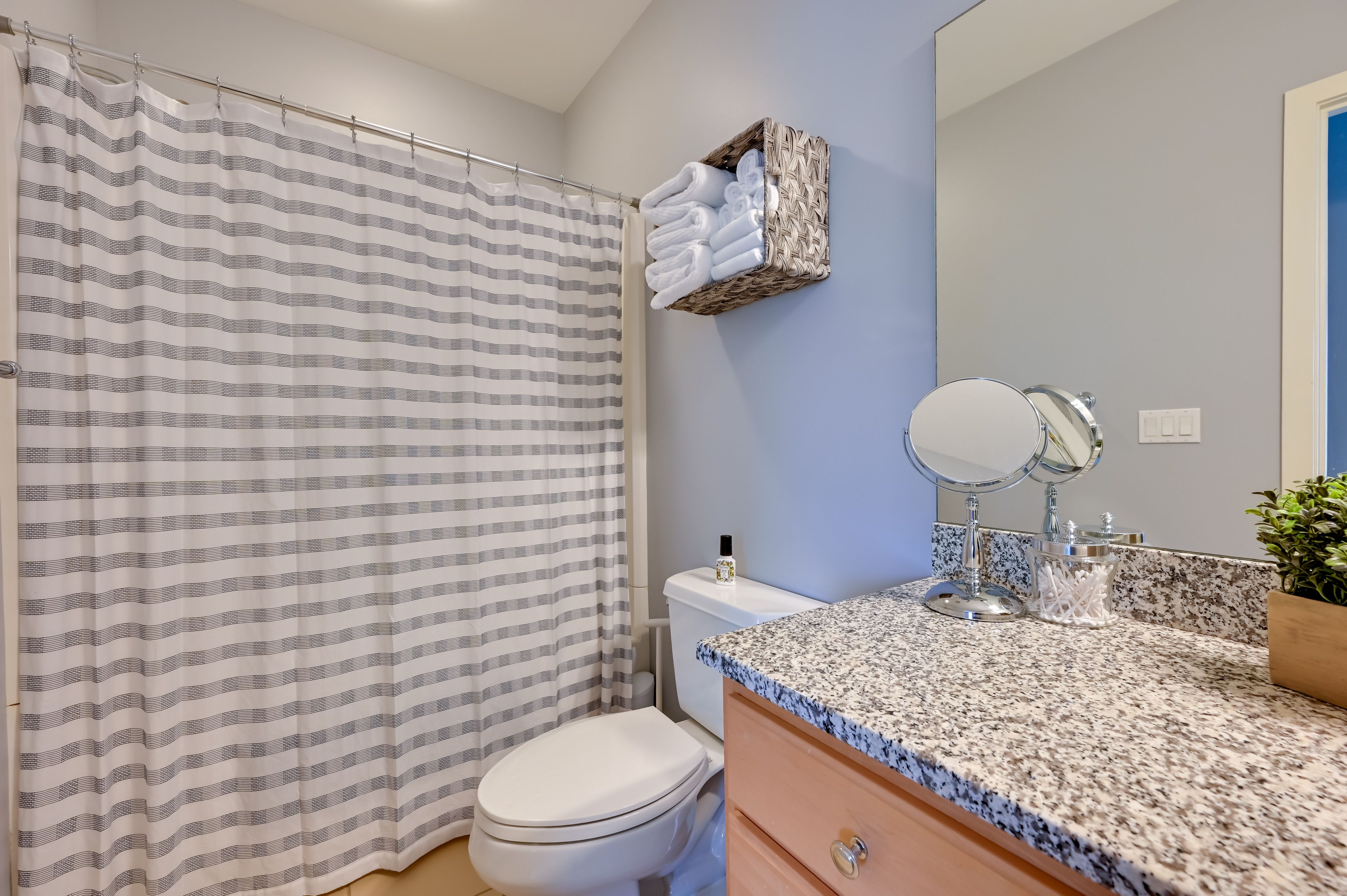 En-Suite Bathroom | Towels Provided | 2nd Floor